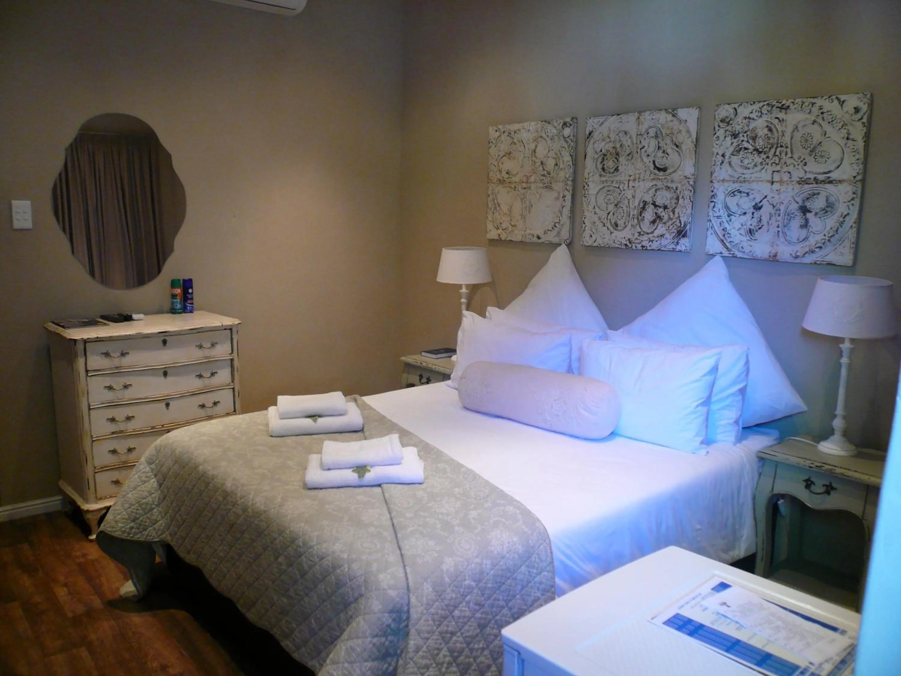 Bedroom, Bed in Die Herehuis