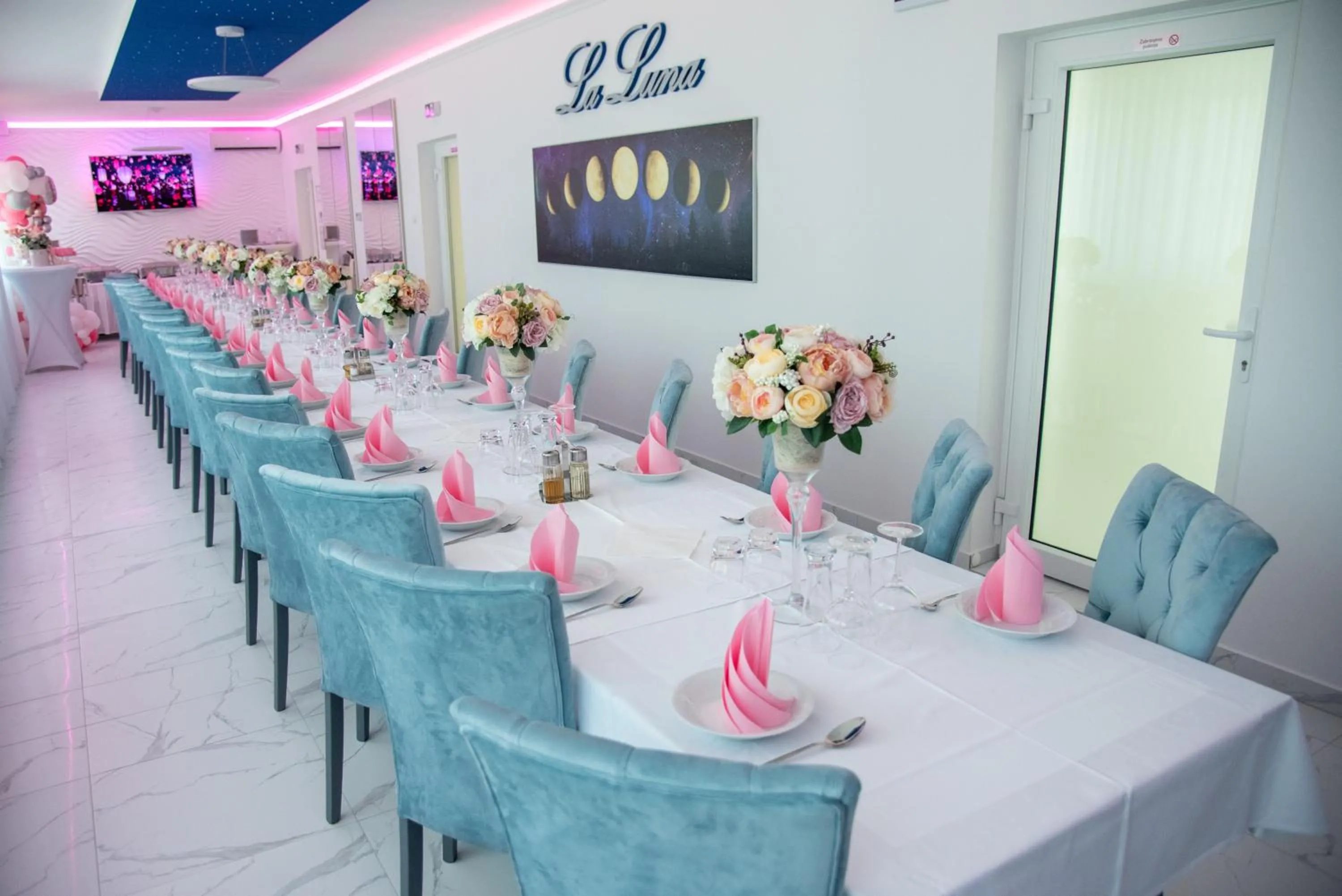 La Luna Premium Deluxe Apartment with Pool & Jacuzzi, Bikes and Covered Parking