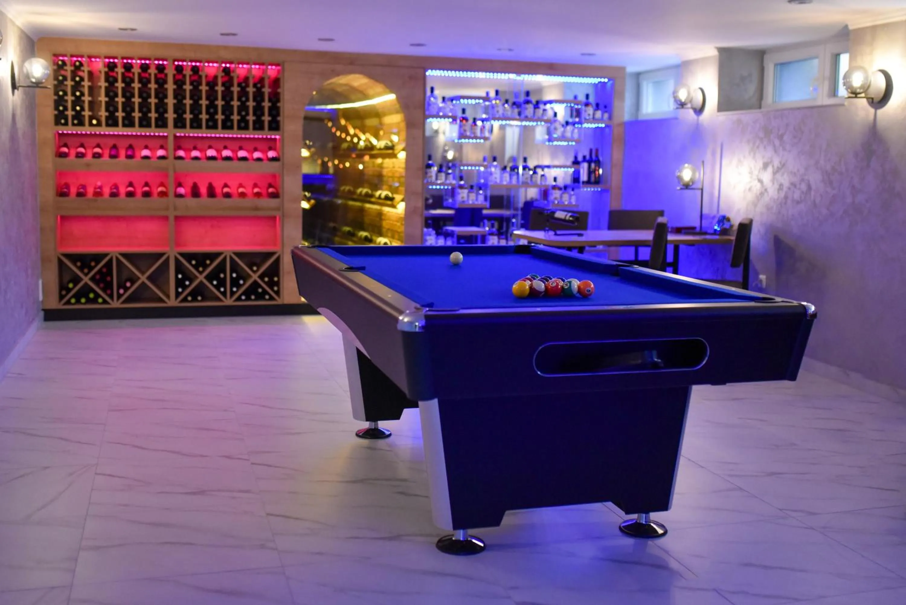 La Luna Premium Deluxe Apartment with Pool & Jacuzzi, Bikes and Covered Parking