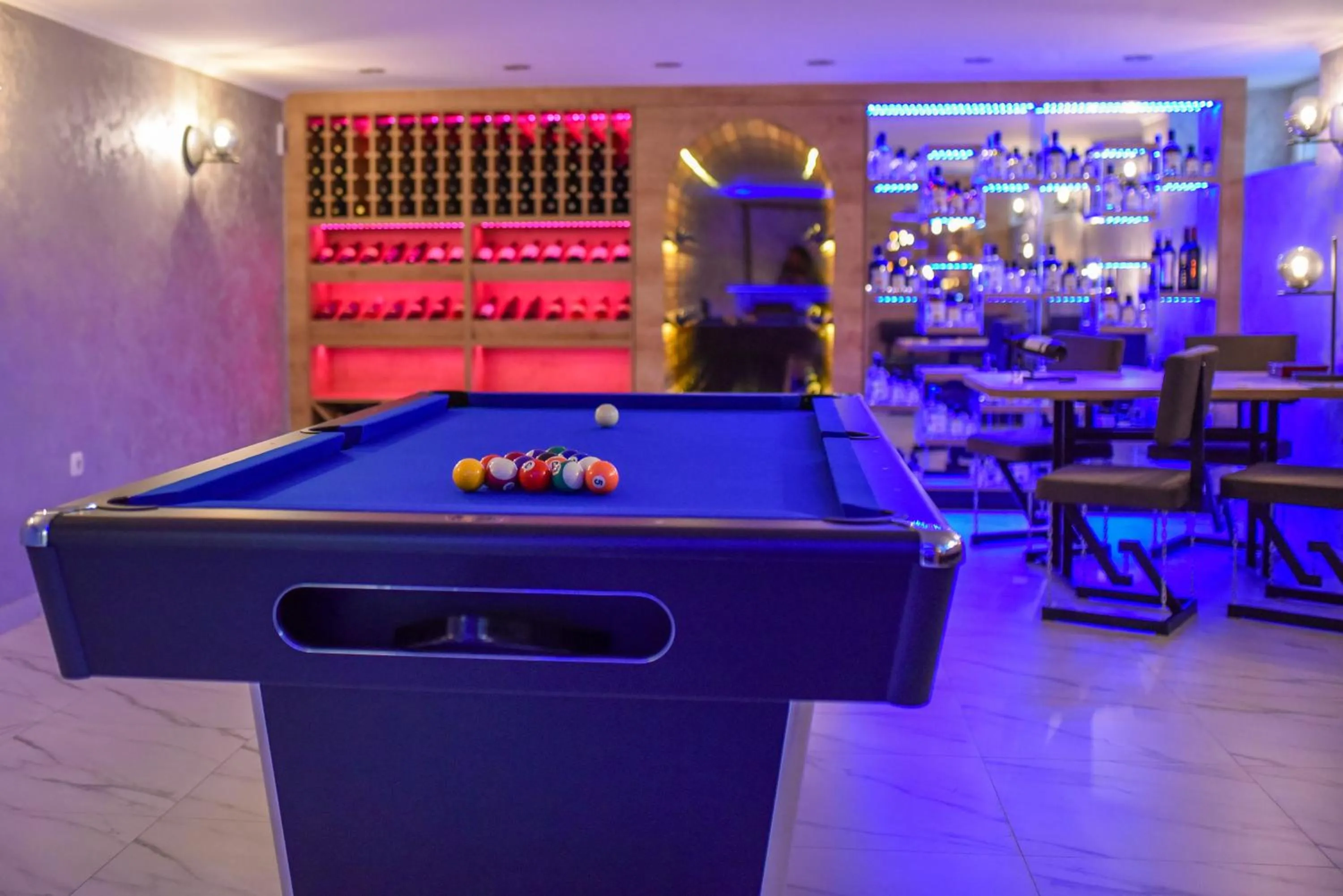 La Luna Premium Deluxe Apartment with Pool & Jacuzzi, Bikes and Covered Parking