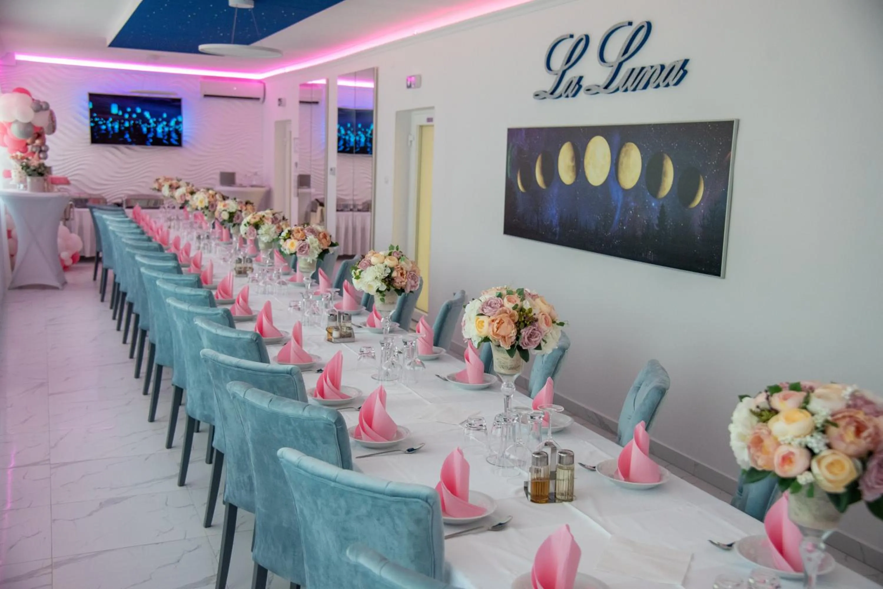 La Luna Premium Deluxe Apartment with Pool & Jacuzzi, Bikes and Covered Parking