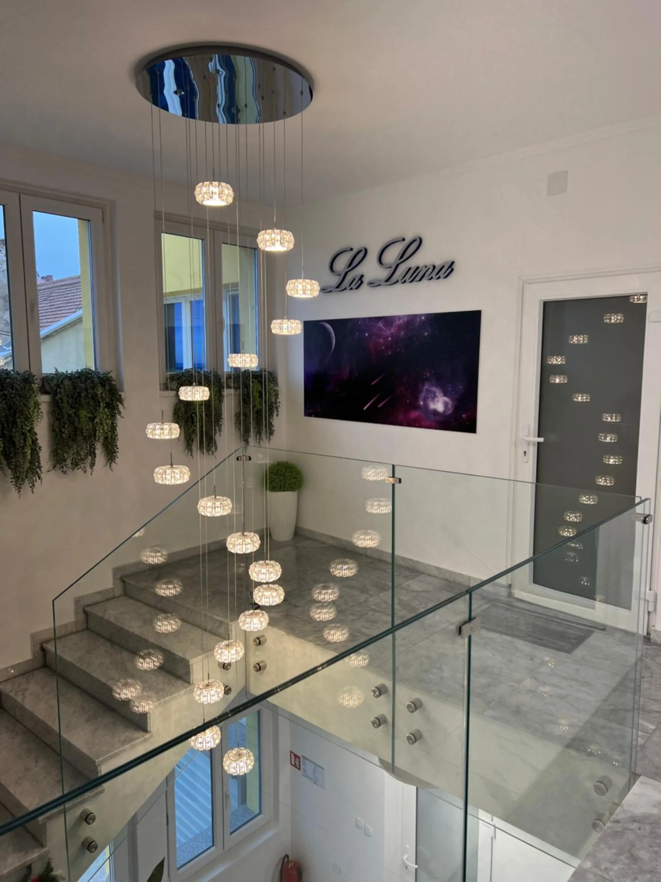 La Luna Premium Deluxe Apartment with Pool & Jacuzzi, Bikes and Covered Parking