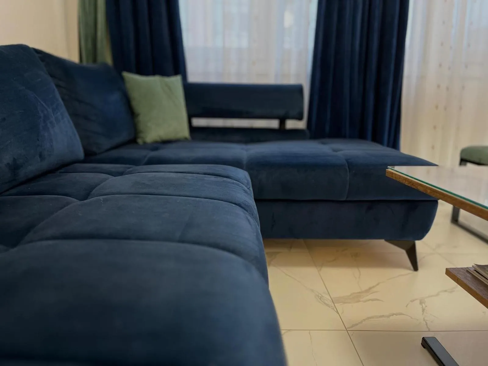La Luna Premium Deluxe Apartment with Pool & Jacuzzi, Bikes and Covered Parking