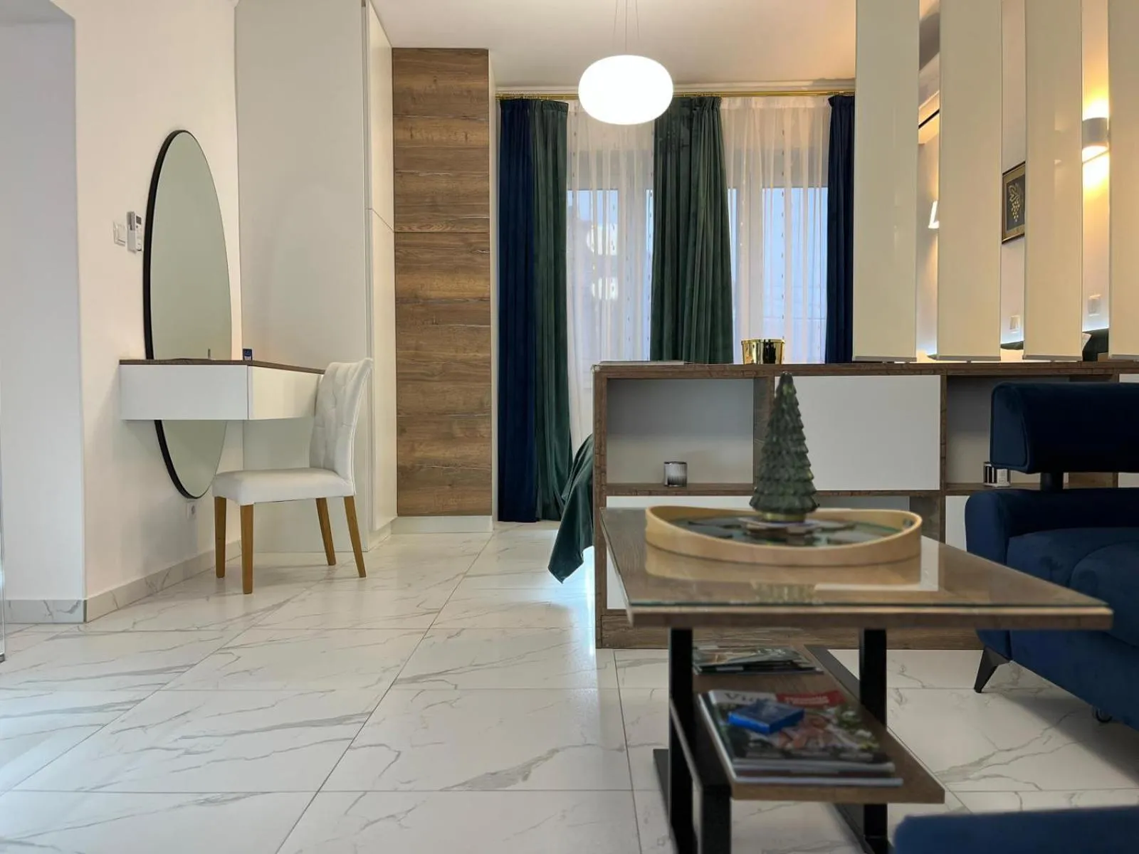 La Luna Premium Deluxe Apartment with Pool & Jacuzzi, Bikes and Covered Parking