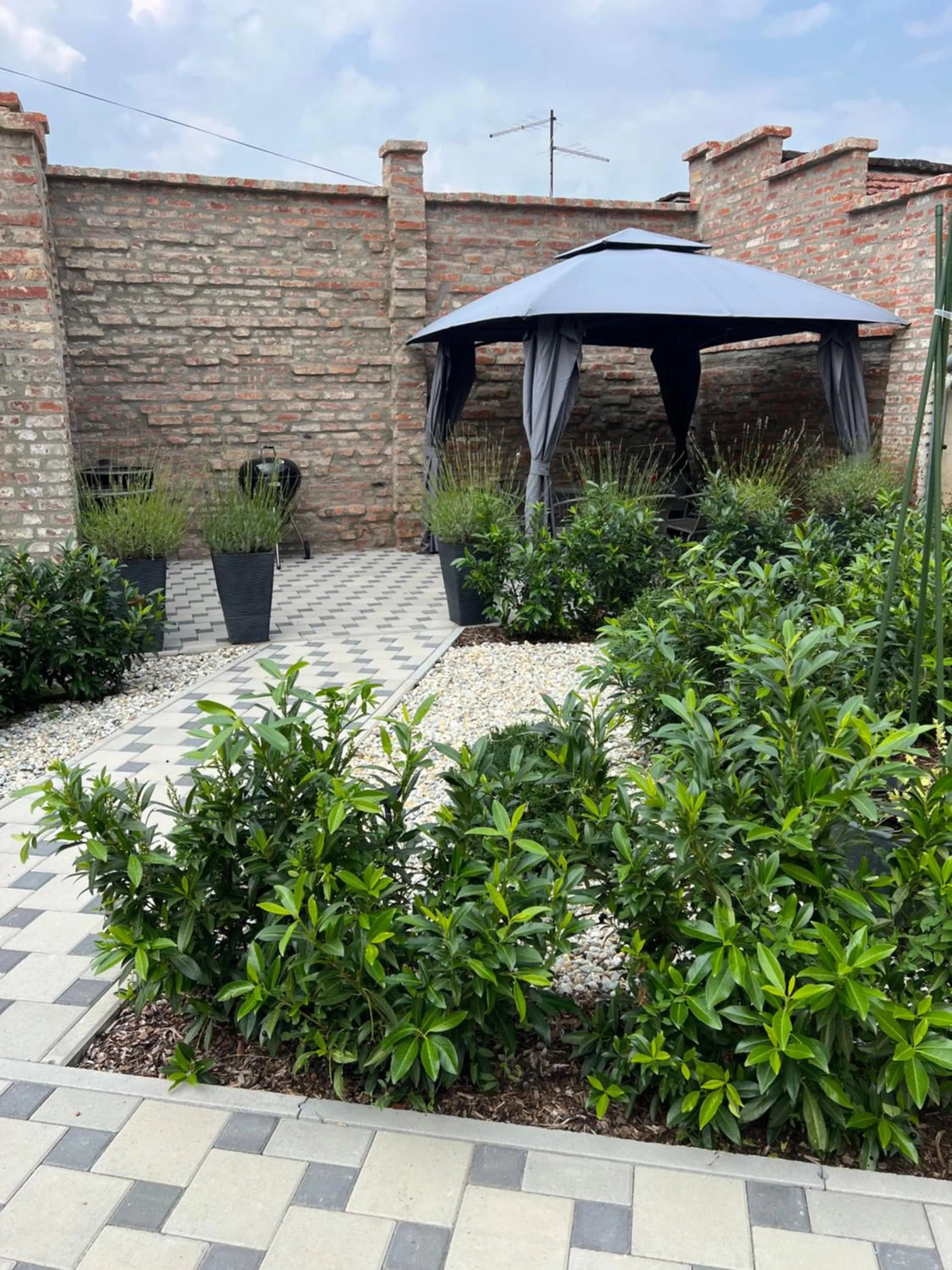 La Luna Premium Deluxe Apartment with Pool & Jacuzzi, Bikes and Covered Parking