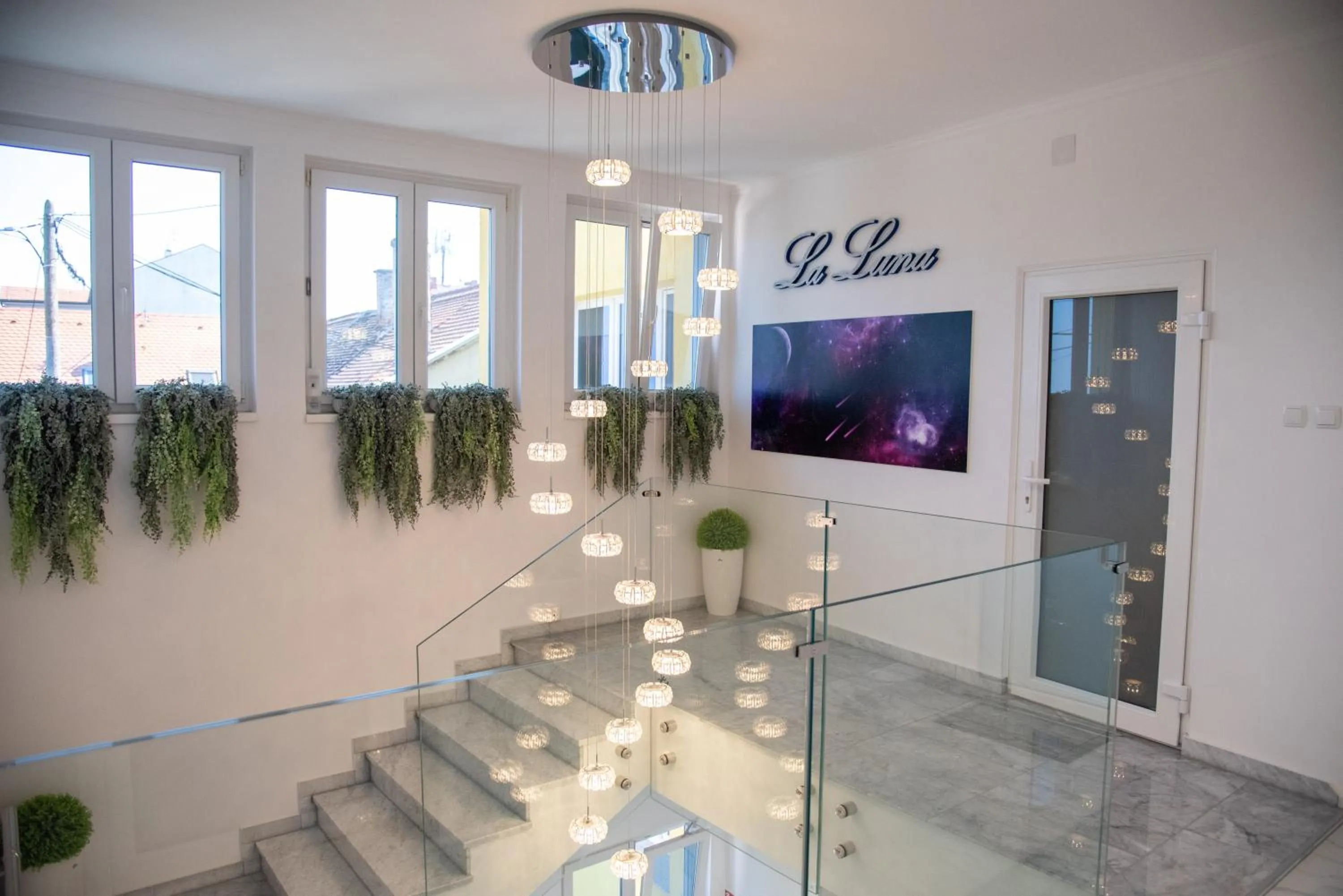 La Luna Premium Deluxe Apartment with Pool & Jacuzzi, Bikes and Covered Parking