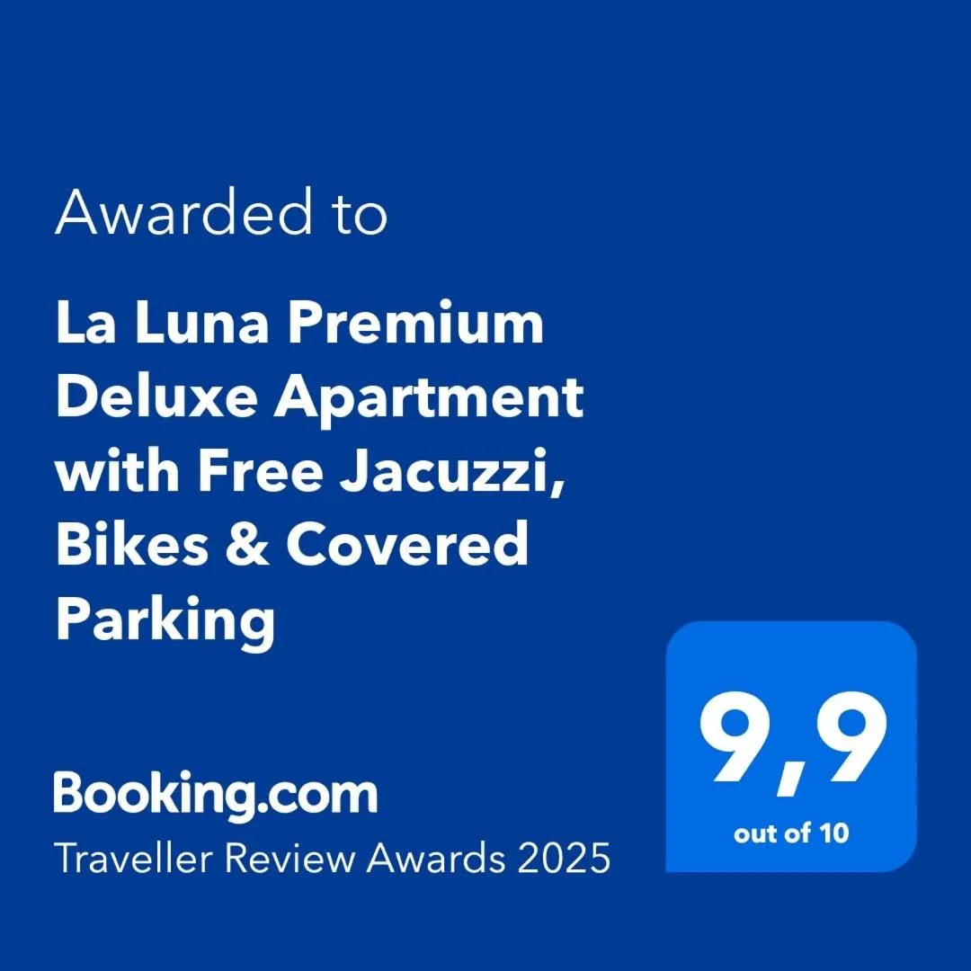La Luna Premium Deluxe Apartment with Pool & Jacuzzi, Bikes and Covered Parking