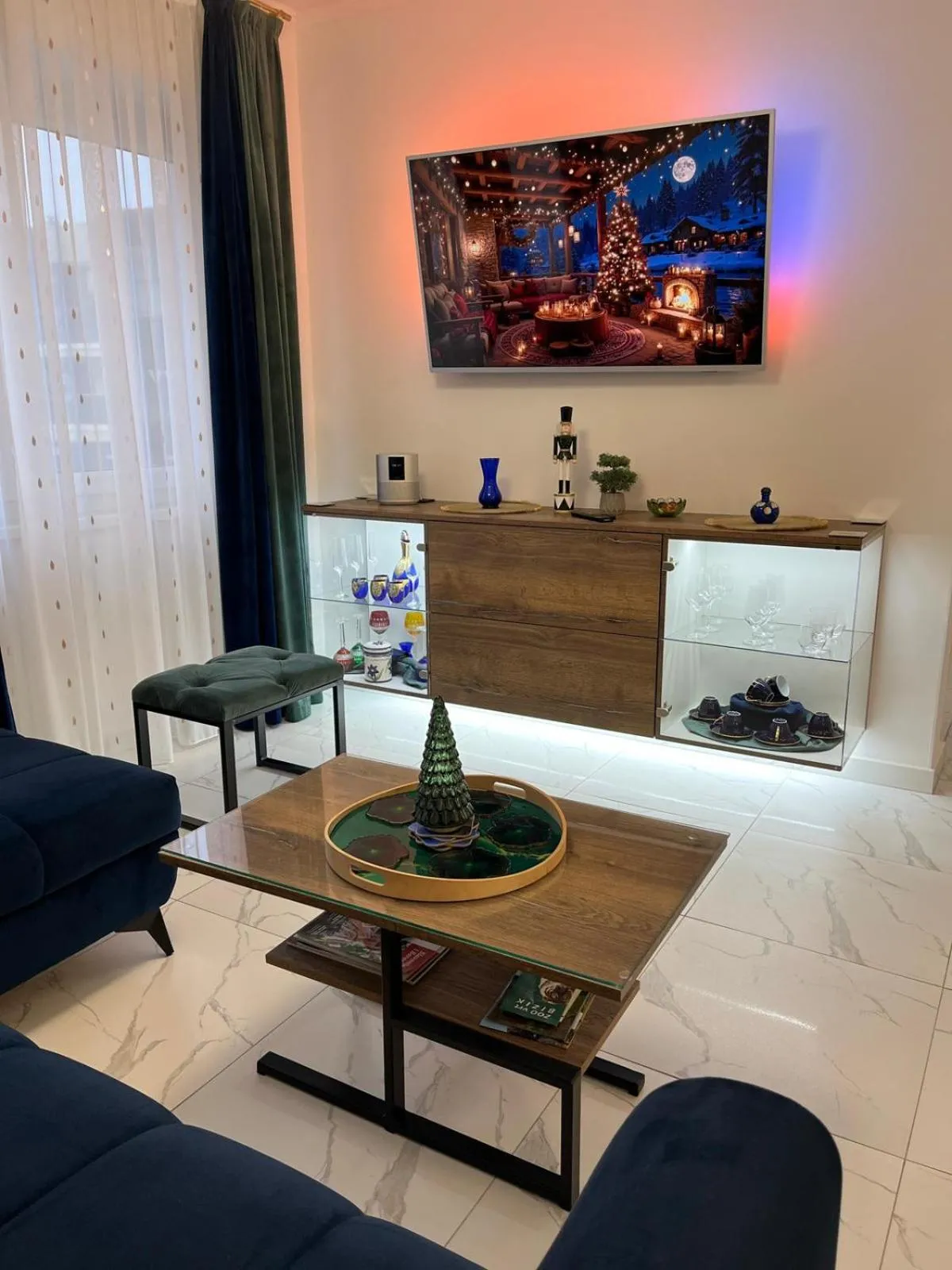 La Luna Premium Deluxe Apartment with Pool & Jacuzzi, Bikes and Covered Parking