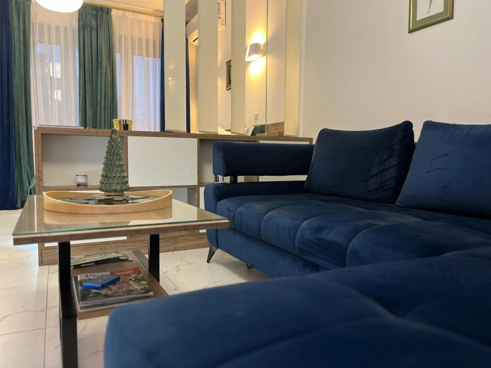 La Luna Premium Deluxe Apartment with Pool & Jacuzzi, Bikes and Covered Parking