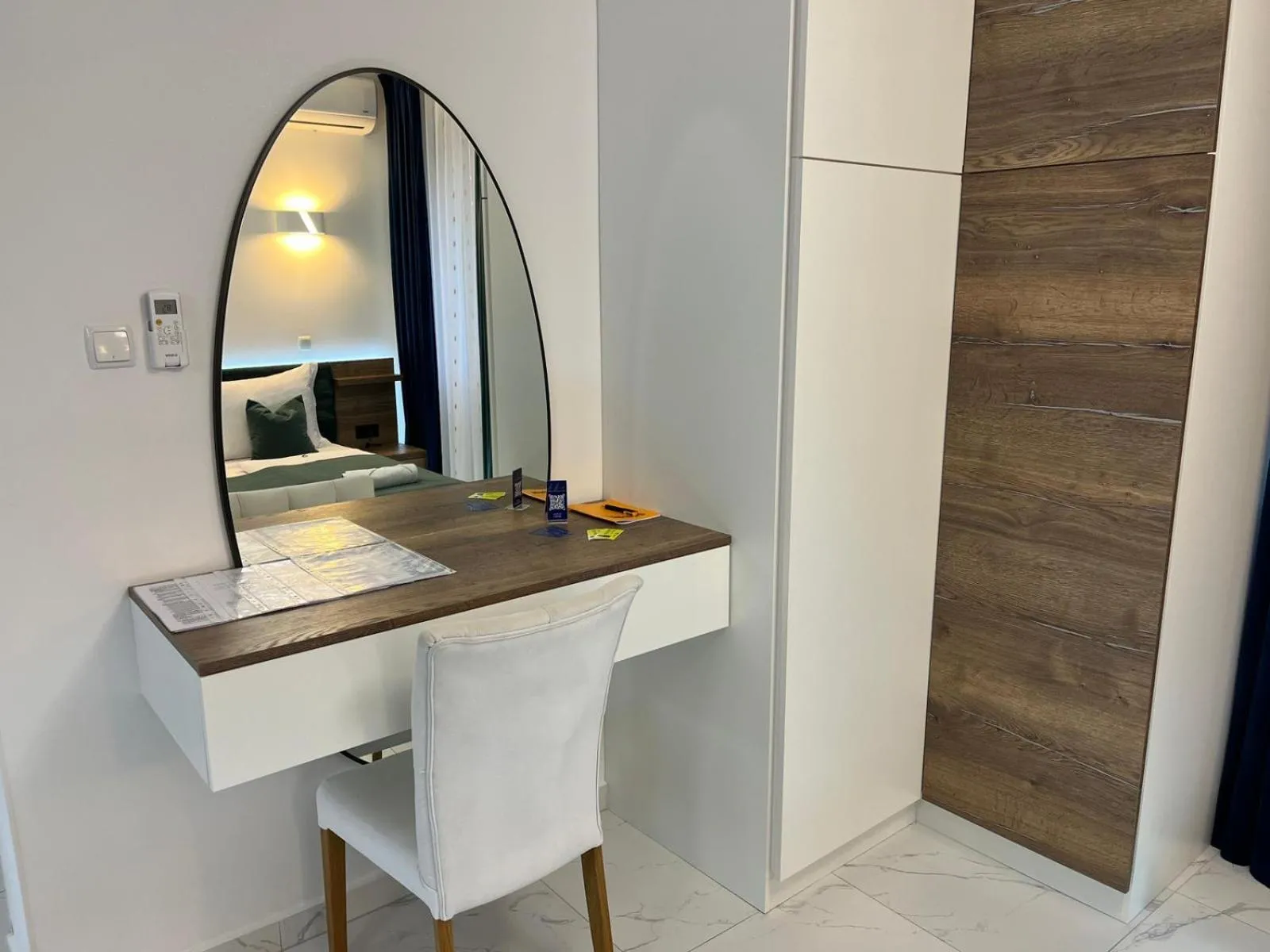 La Luna Premium Deluxe Apartment with Pool & Jacuzzi, Bikes and Covered Parking