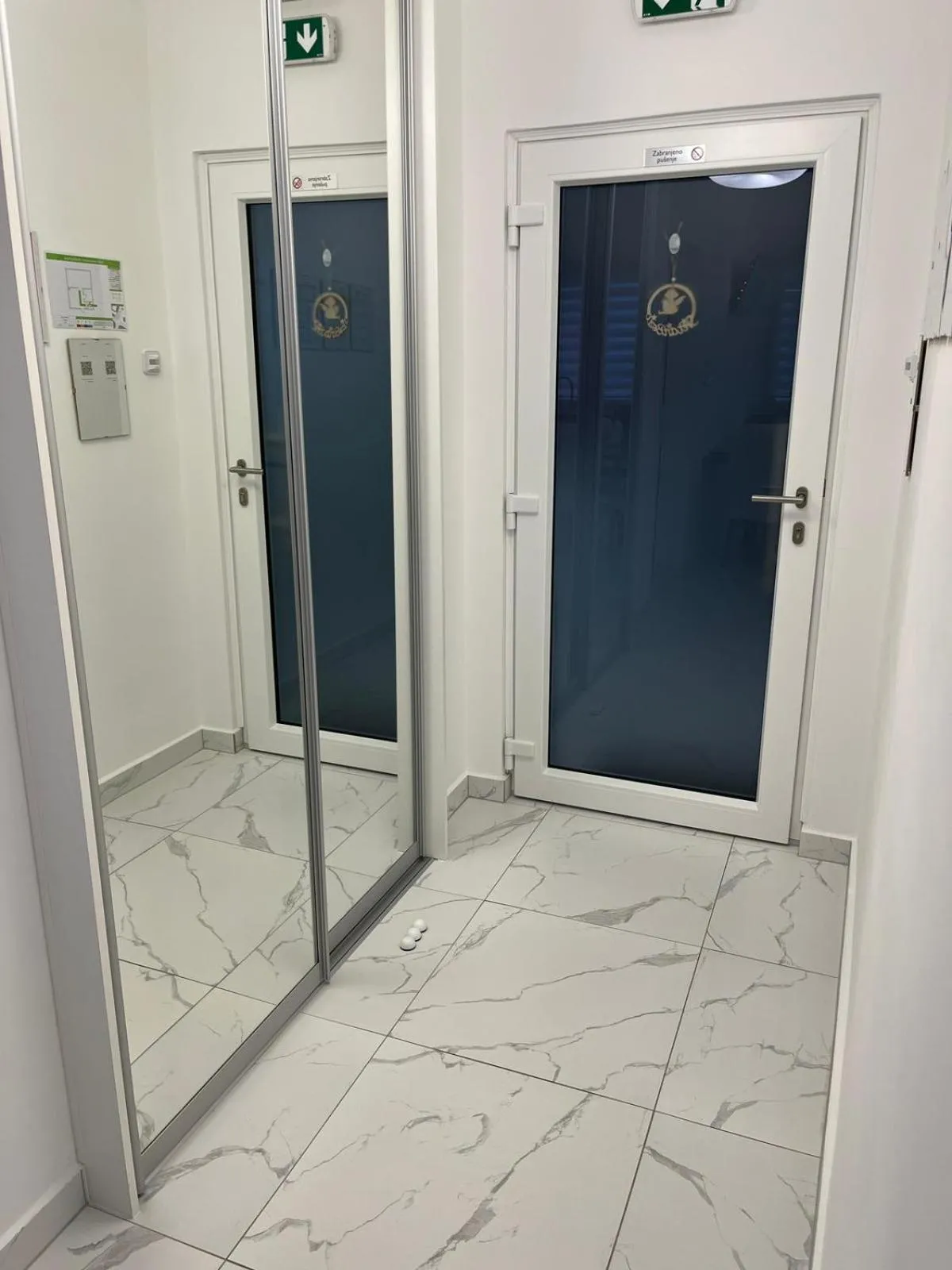 La Luna Premium Deluxe Apartment with Pool & Jacuzzi, Bikes and Covered Parking