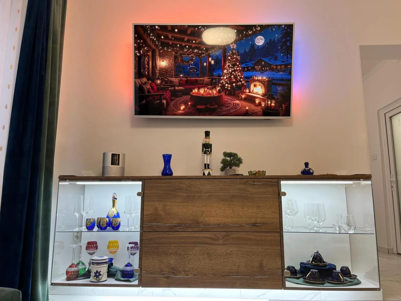 La Luna Premium Deluxe Apartment with Pool & Jacuzzi, Bikes and Covered Parking