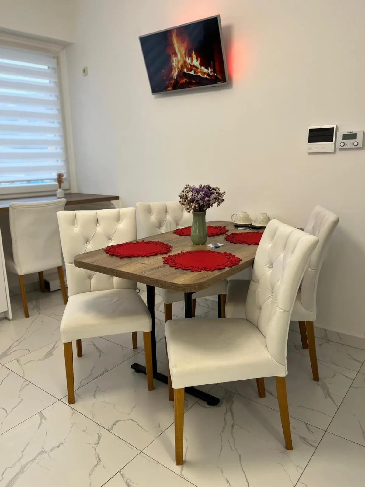 La Luna Premium Deluxe Apartment with Pool & Jacuzzi, Bikes and Covered Parking