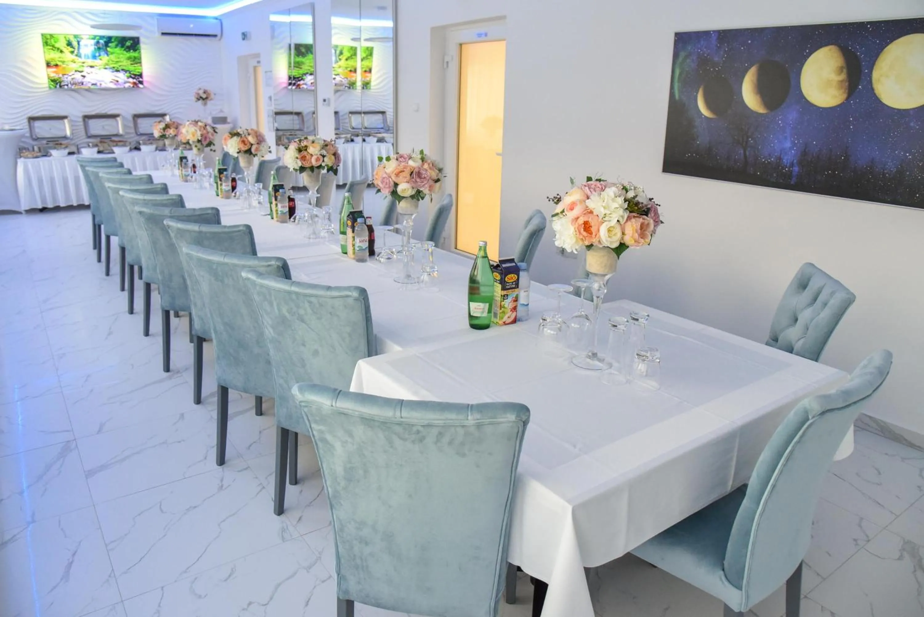 La Luna Premium Deluxe Apartment with Pool & Jacuzzi, Bikes and Covered Parking
