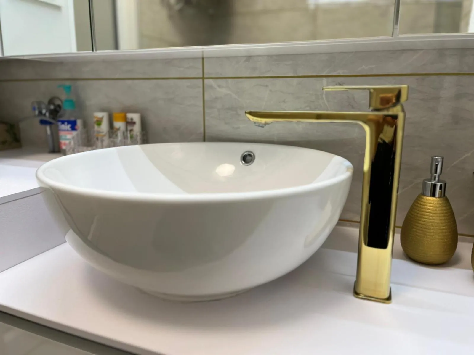 La Luna Premium Deluxe Apartment with Pool & Jacuzzi, Bikes and Covered Parking
