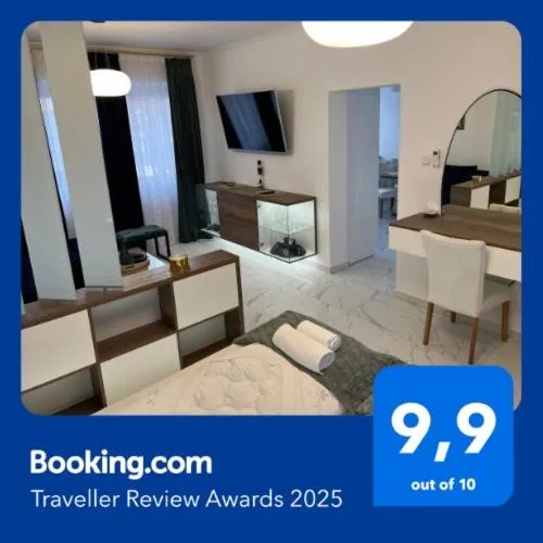 La Luna Premium Deluxe Apartment with Pool & Jacuzzi, Bikes and Covered Parking