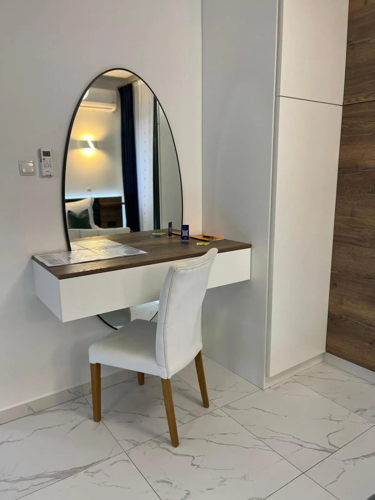 La Luna Premium Deluxe Apartment with Pool & Jacuzzi, Bikes and Covered Parking