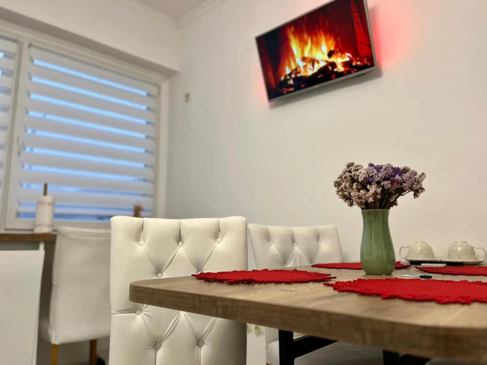 La Luna Premium Deluxe Apartment with Pool & Jacuzzi, Bikes and Covered Parking