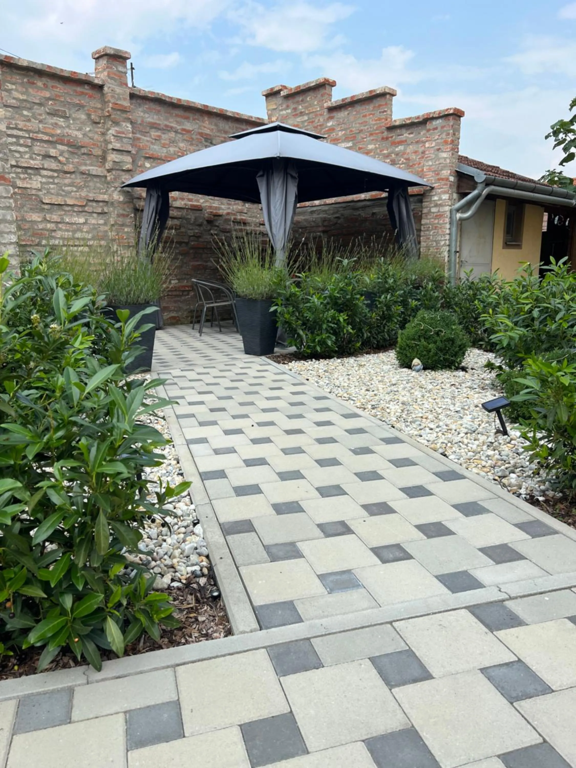La Luna Premium Deluxe Apartment with Pool & Jacuzzi, Bikes and Covered Parking