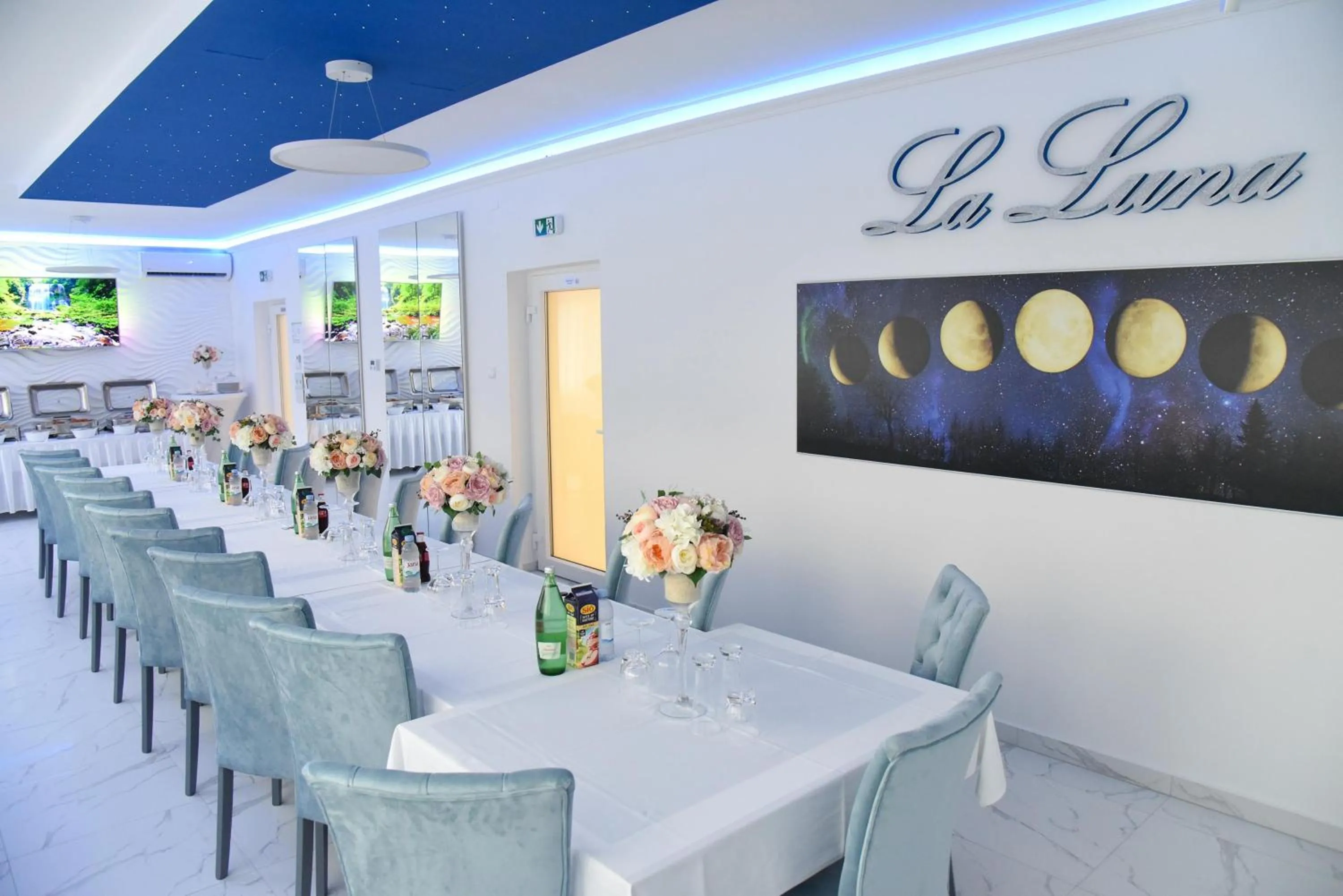 La Luna Premium Deluxe Apartment with Pool & Jacuzzi, Bikes and Covered Parking