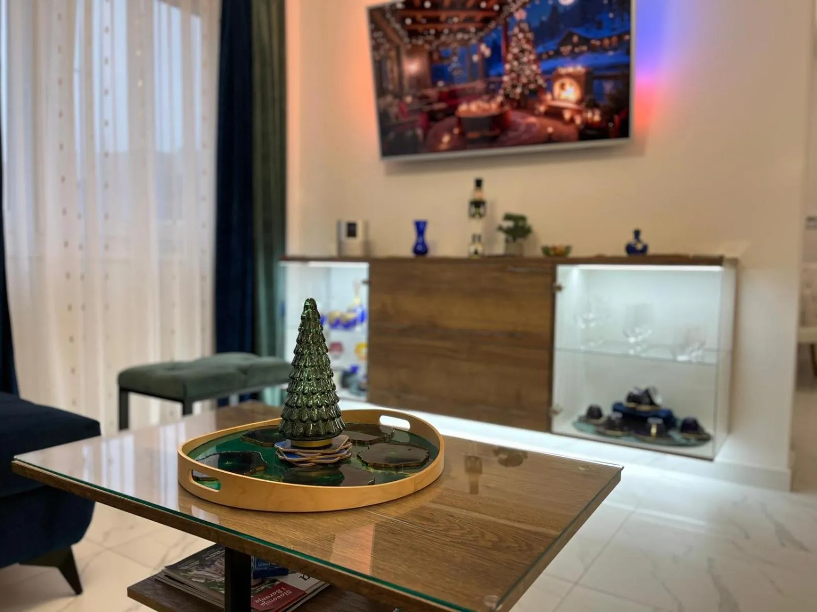 La Luna Premium Deluxe Apartment with Pool & Jacuzzi, Bikes and Covered Parking