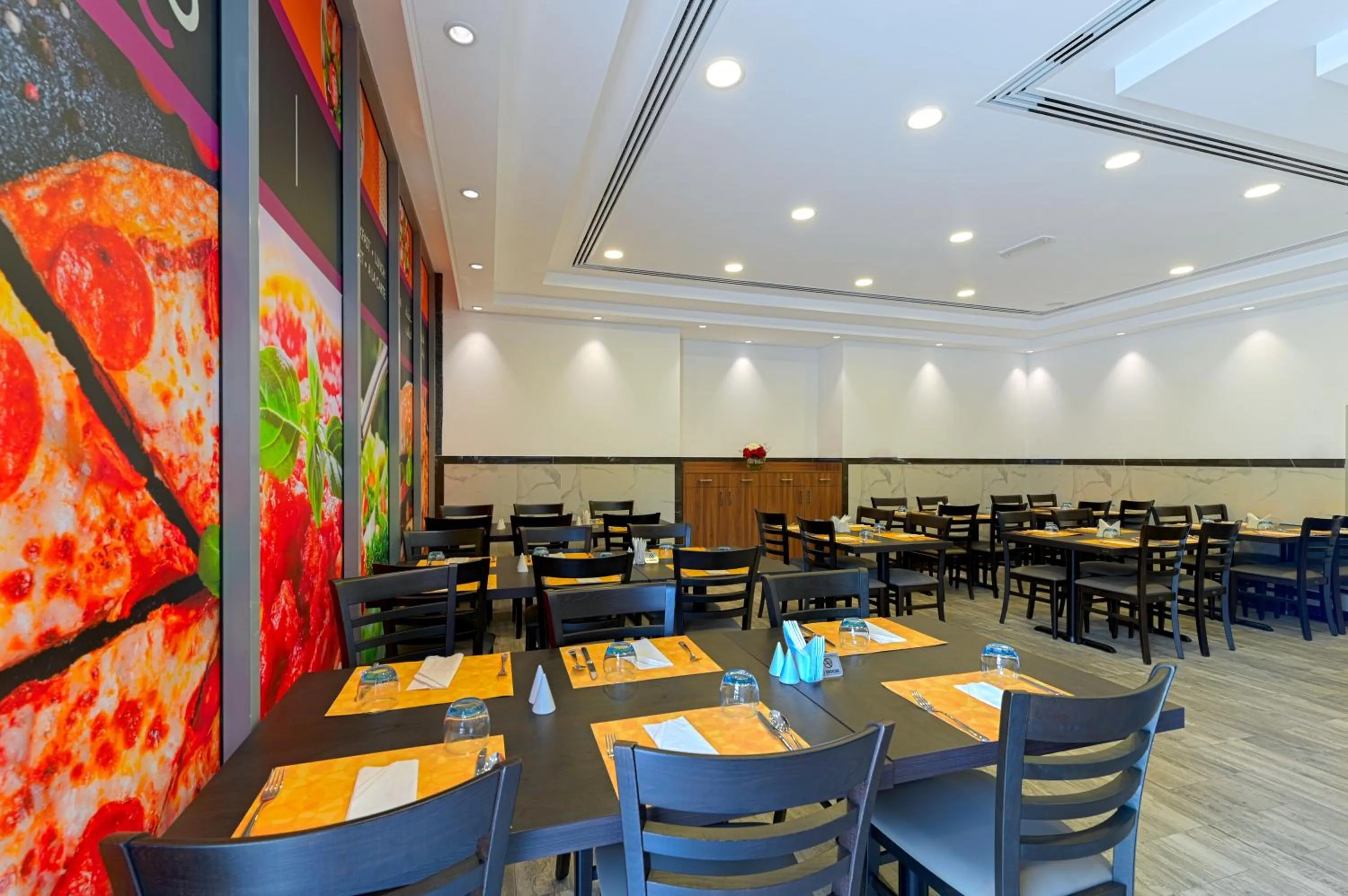 Restaurant/places to eat in TIME Moonstone Hotel Apartments