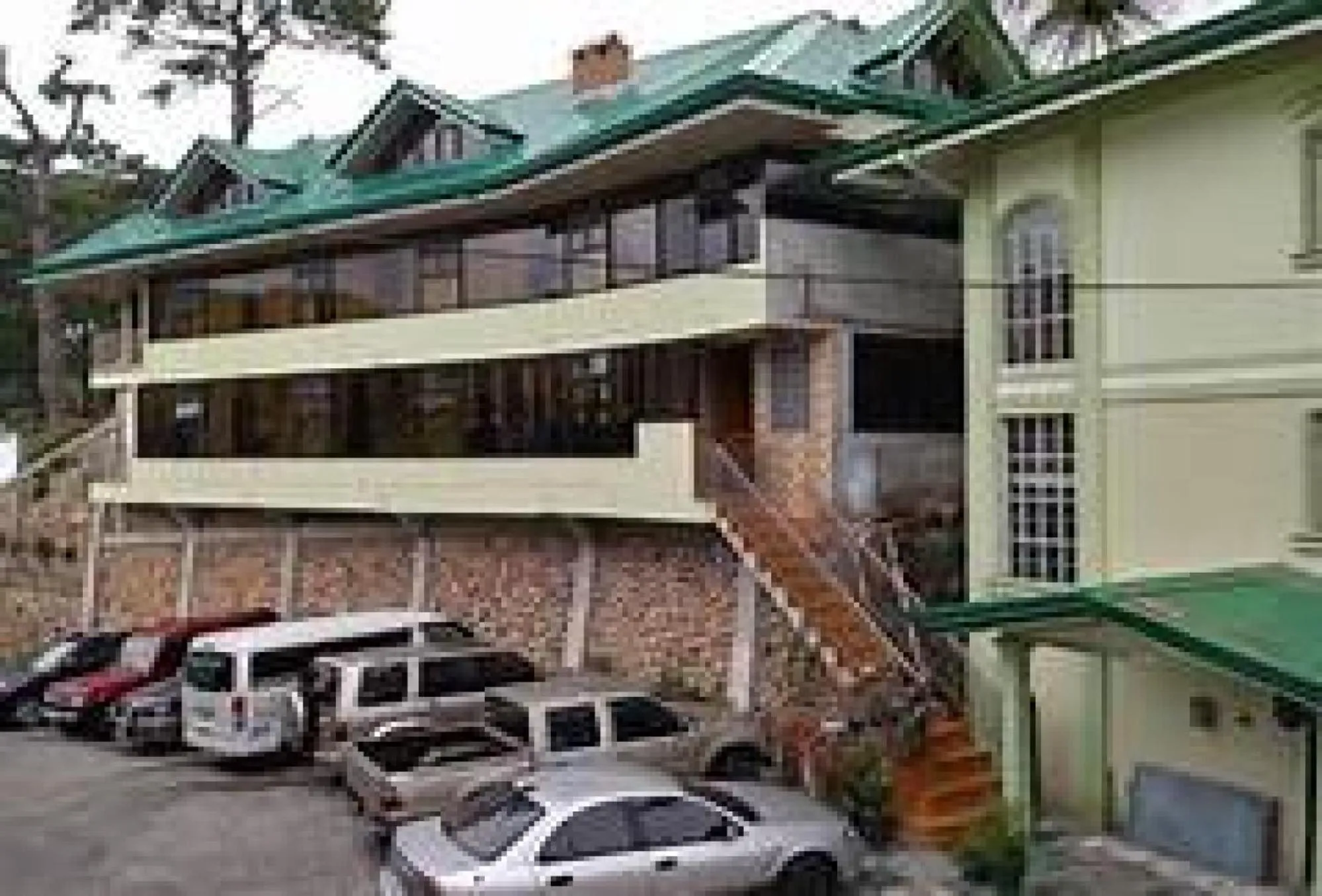 Property building in RedDoorz Hostel at Baguio Tourist Cabin