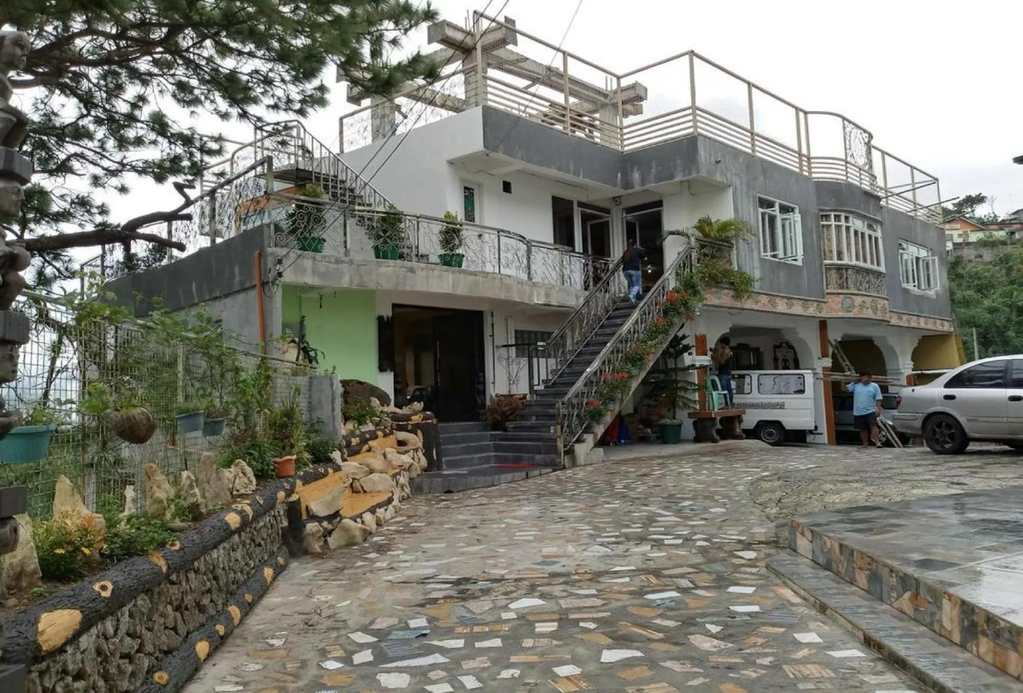 Property building in RedDoorz Hostel at Baguio Tourist Cabin