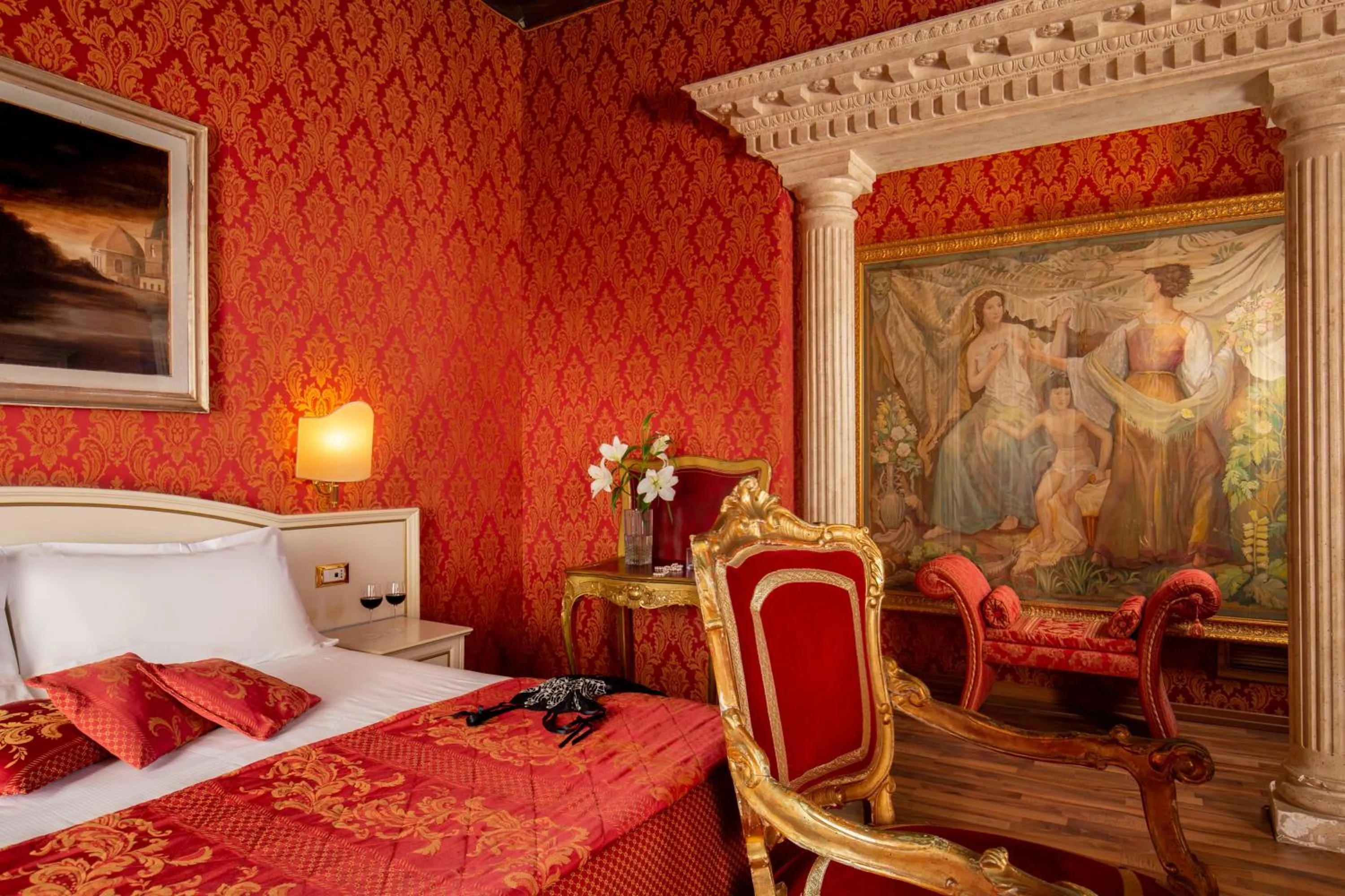 Photo of the whole room, Bed in Residenza Canova Tadolini - Guesthouse