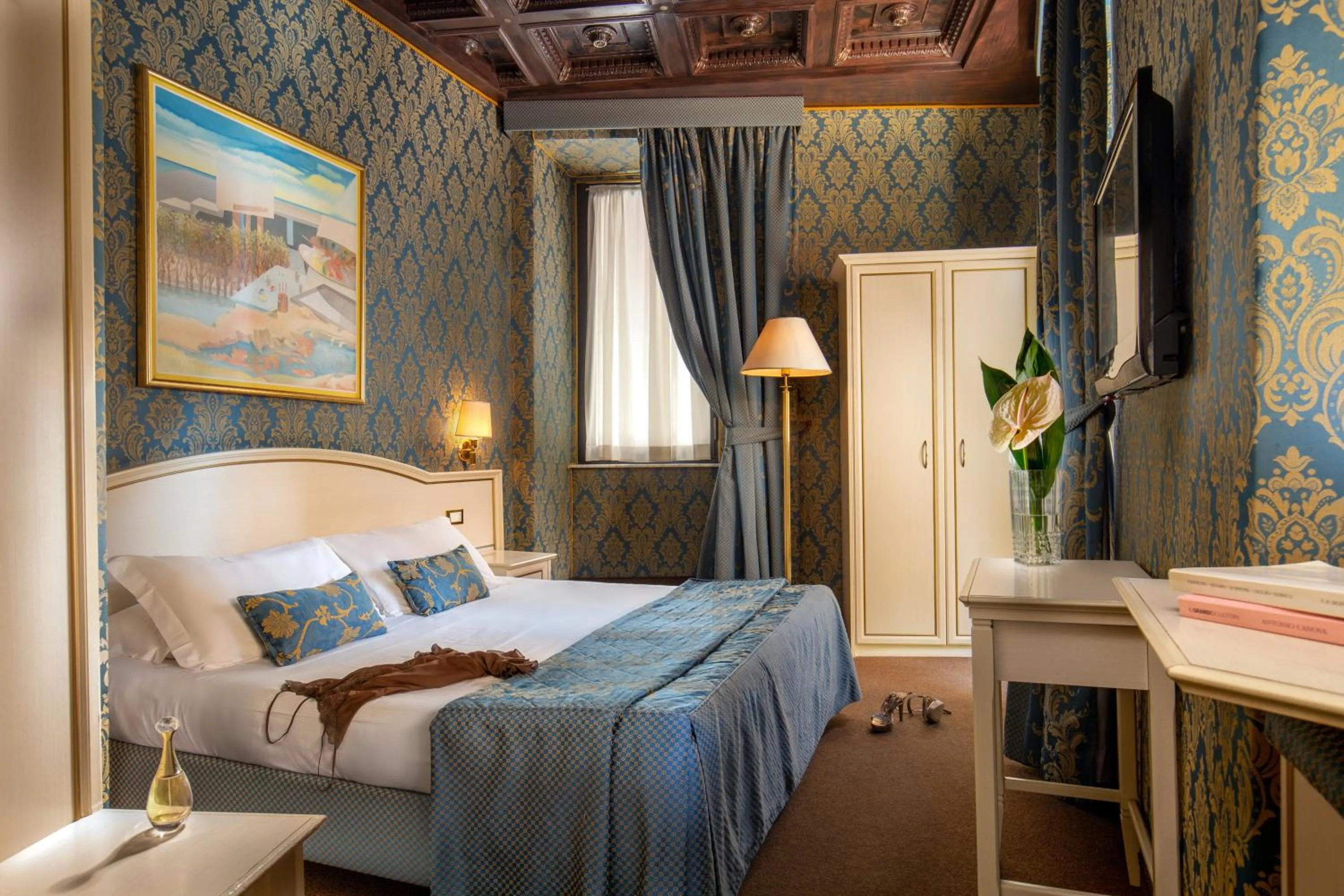 Photo of the whole room, Bed in Residenza Canova Tadolini - Guesthouse