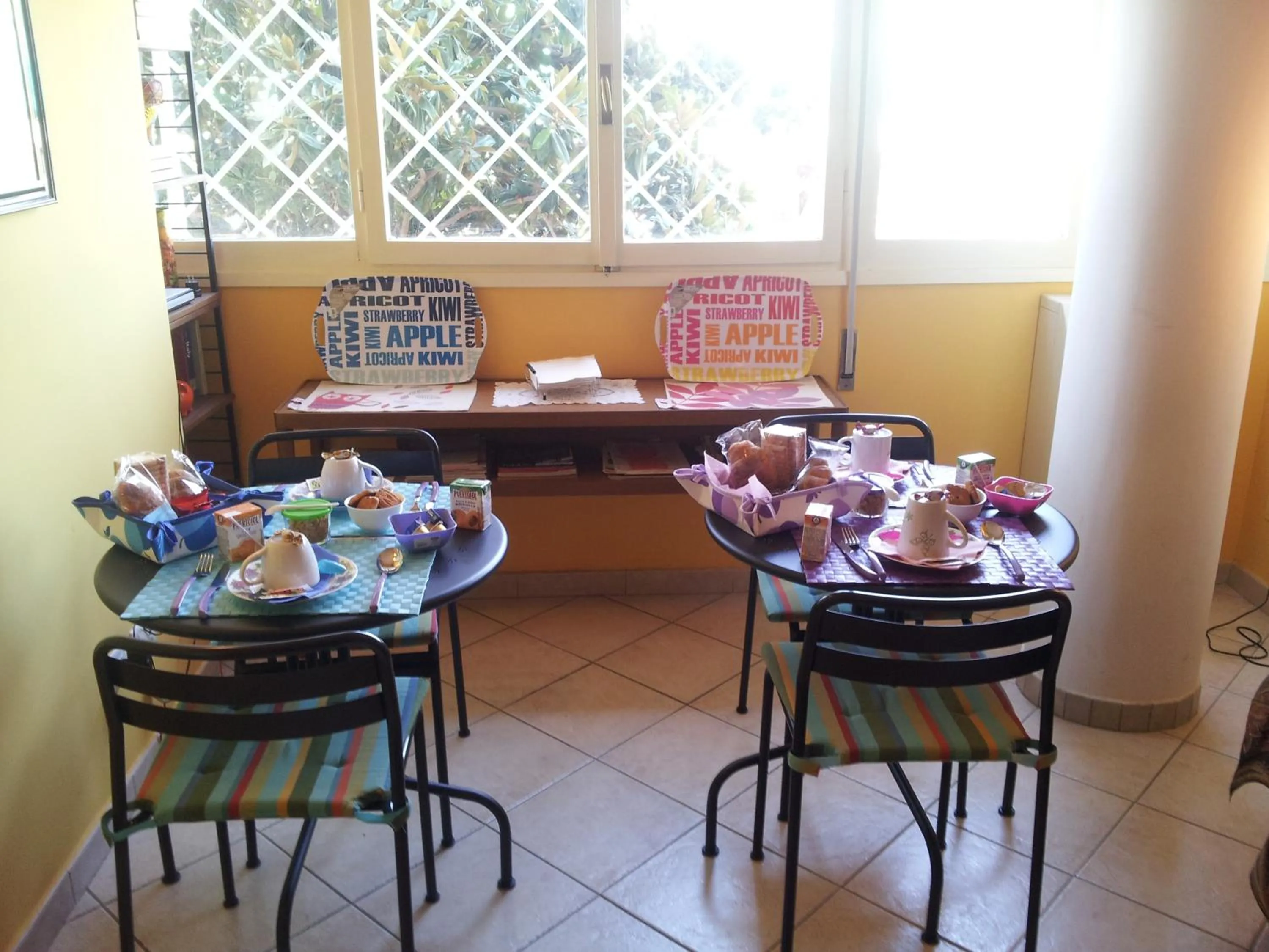 Communal lounge/ TV room in Passeggiate Romane