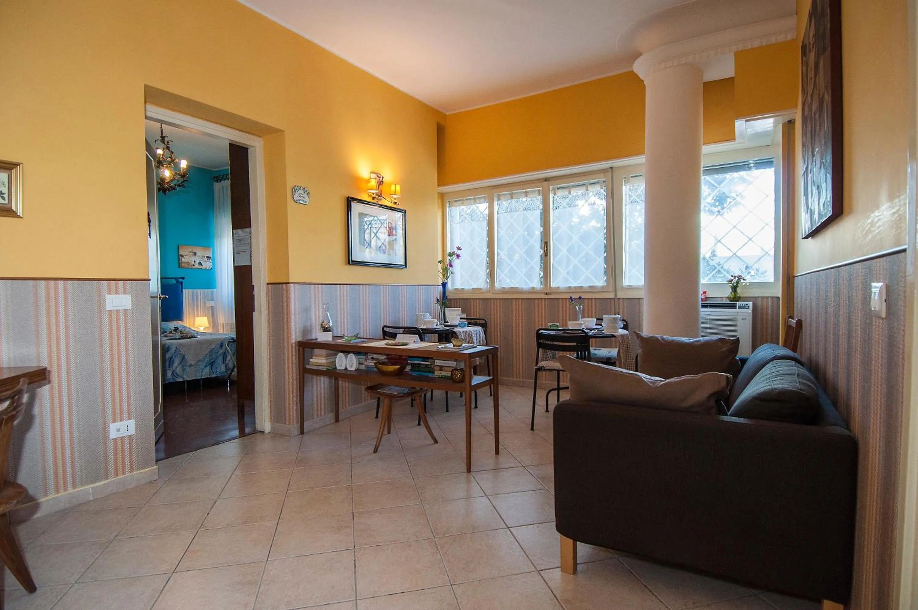 Communal lounge/ TV room in Passeggiate Romane