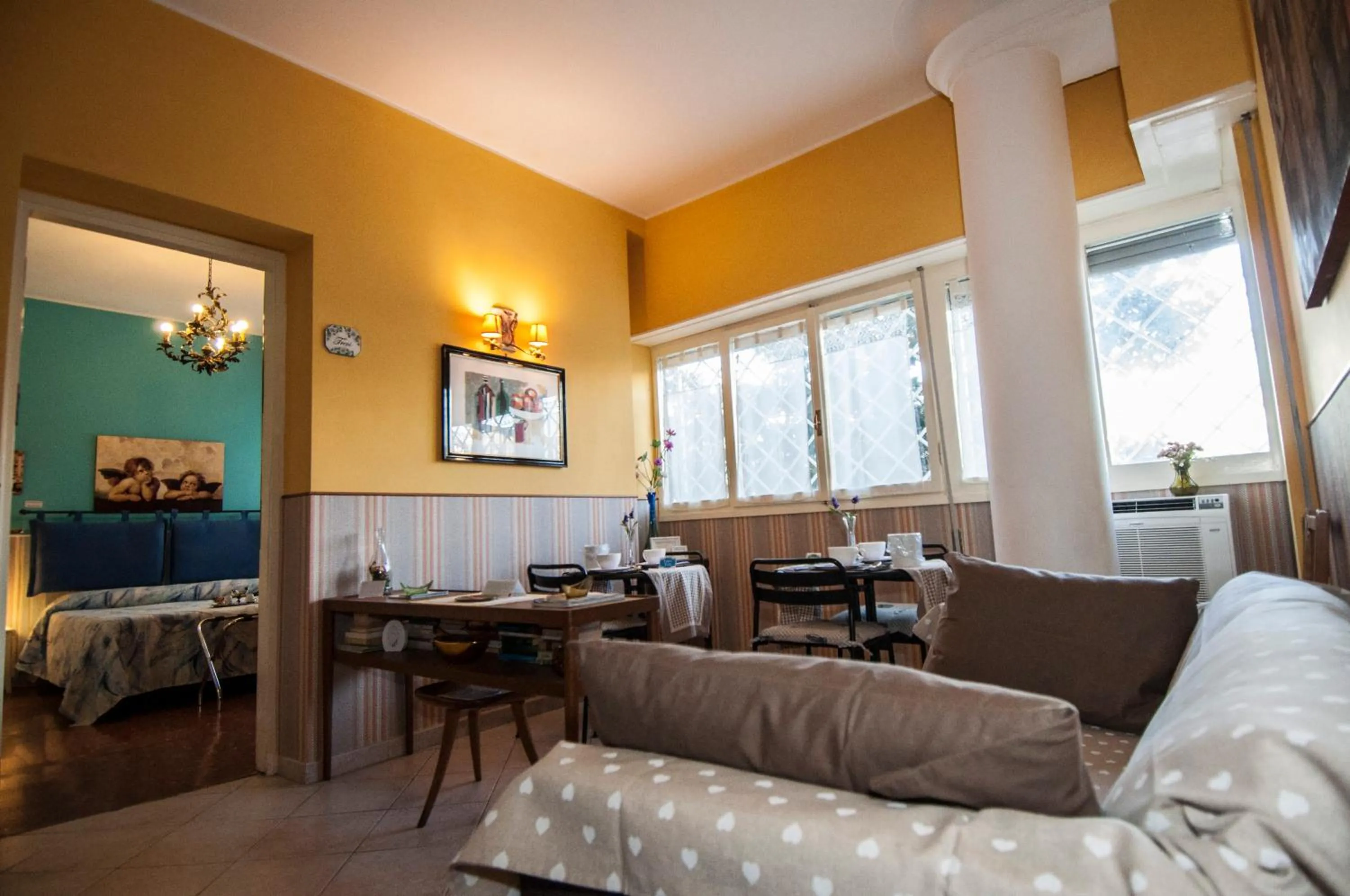 Communal lounge/ TV room in Passeggiate Romane