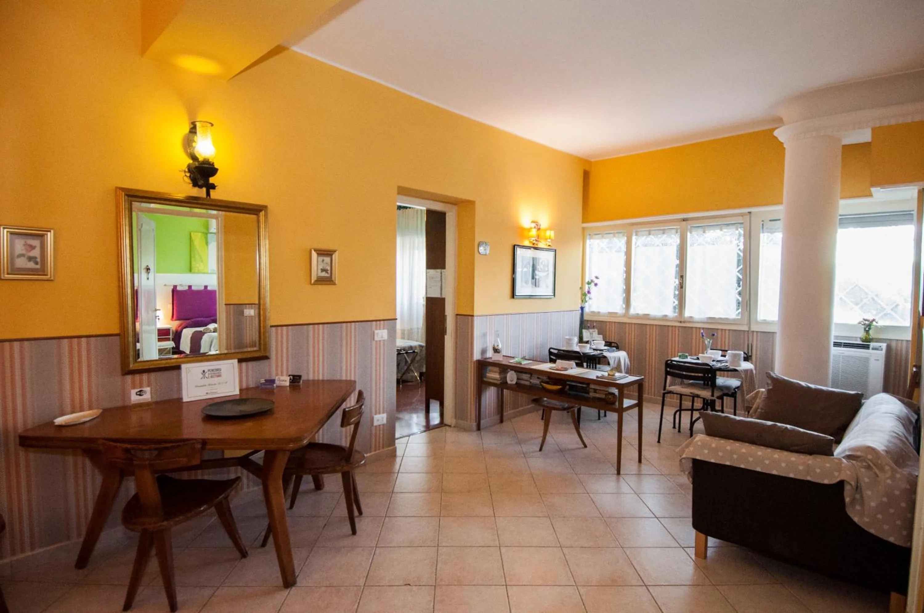 Communal lounge/ TV room in Passeggiate Romane