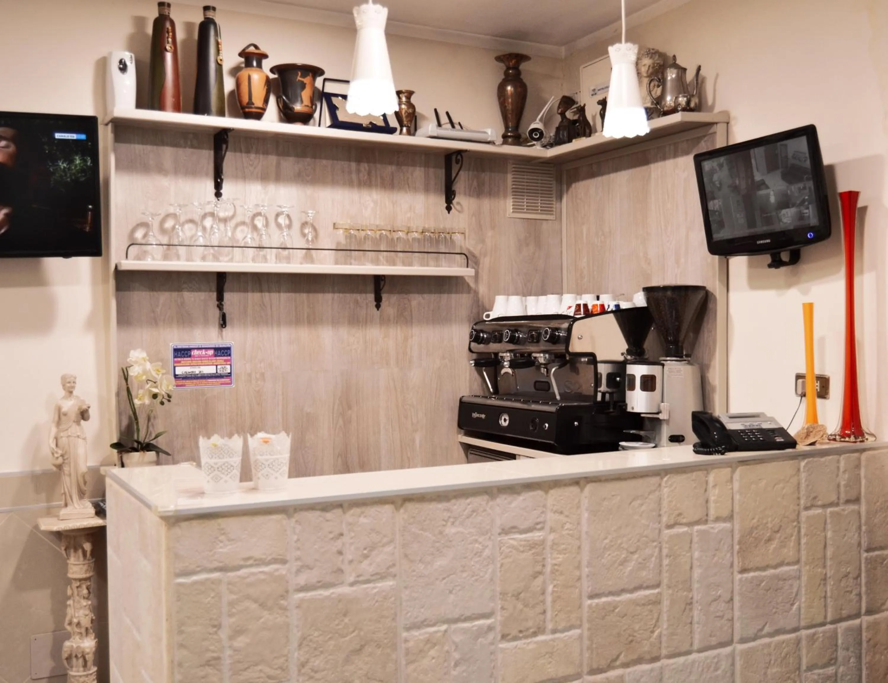 Coffee/tea facilities in Hotel Colombo