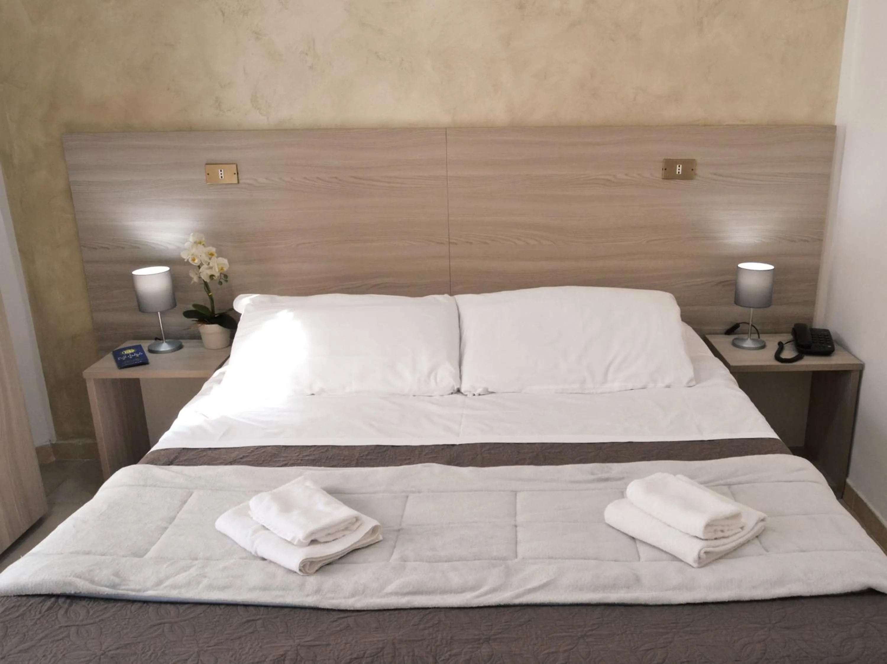 Bed in Hotel Colombo