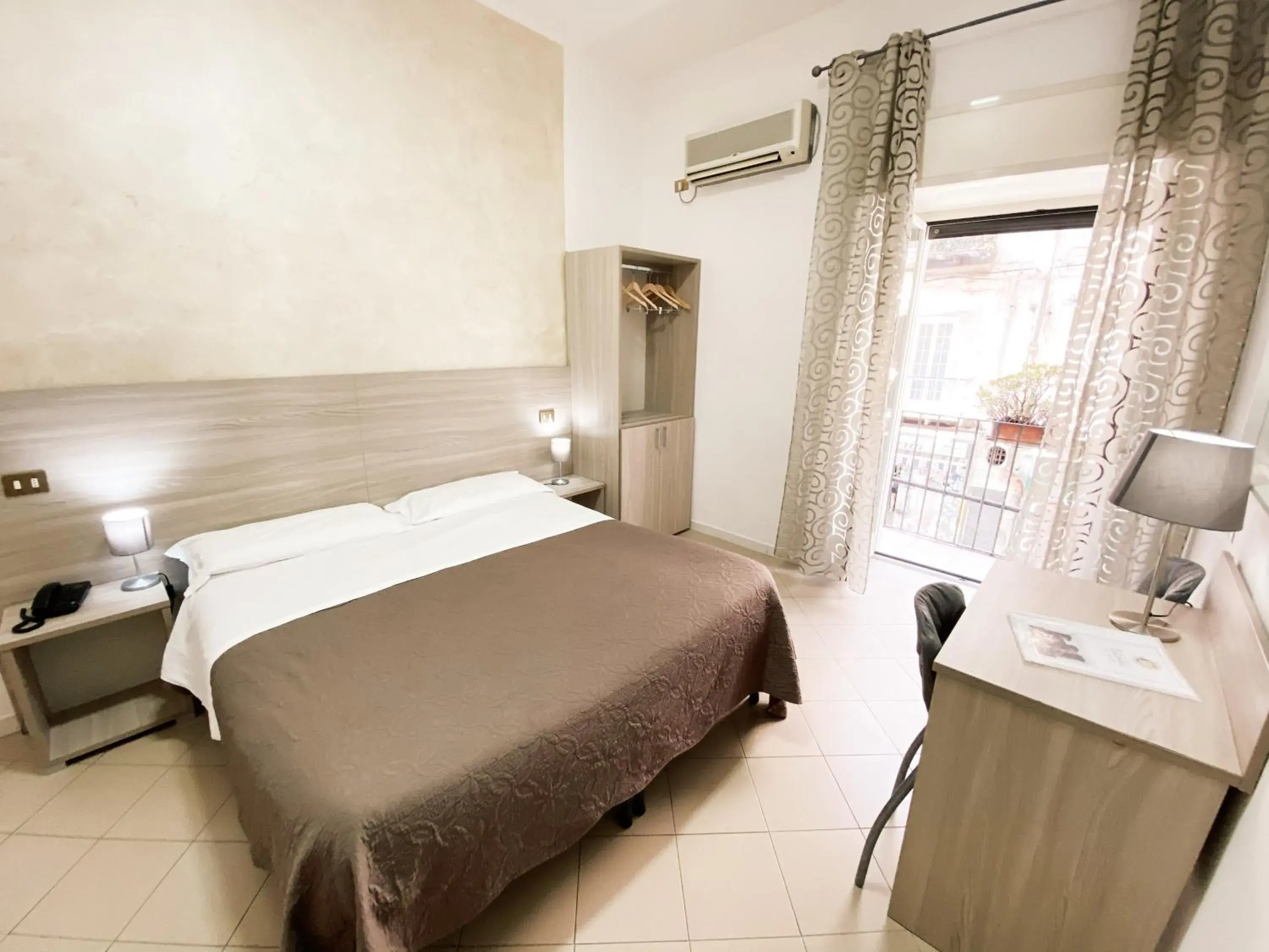 Bed in Hotel Colombo Bed in Hotel Colombo