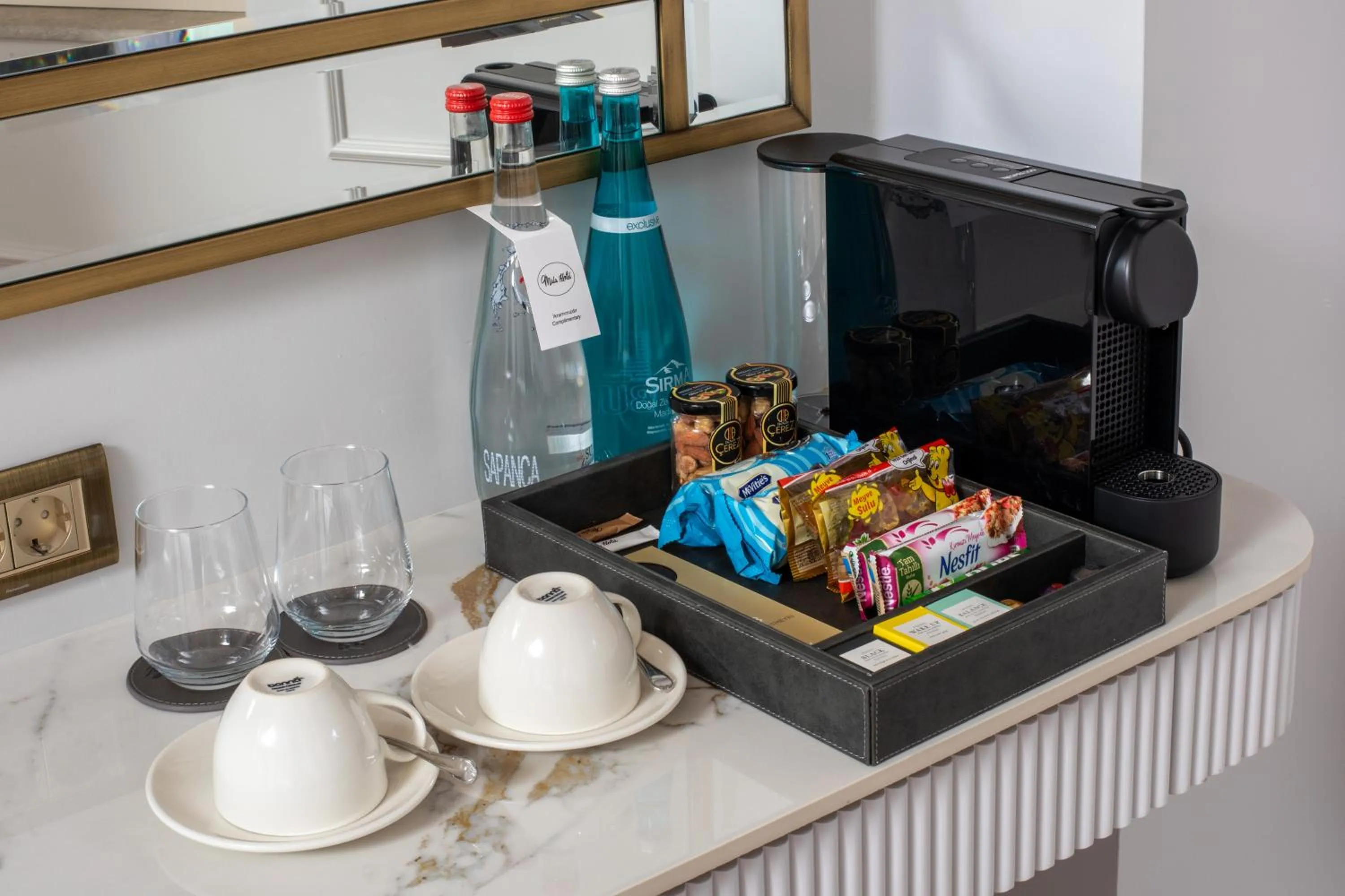 Coffee/tea facilities in Mula Hotel