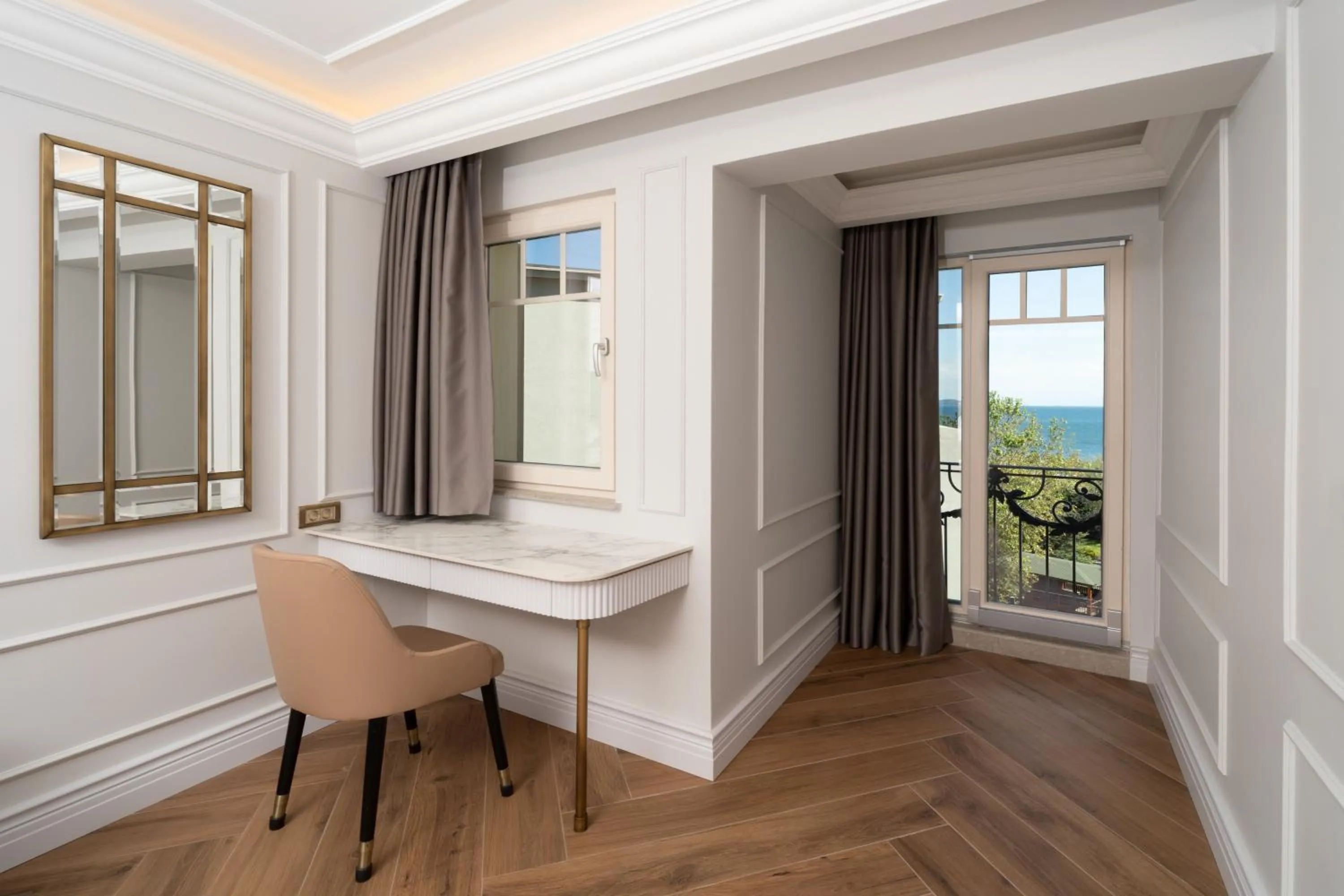 Photo of the whole room in Mula Hotel