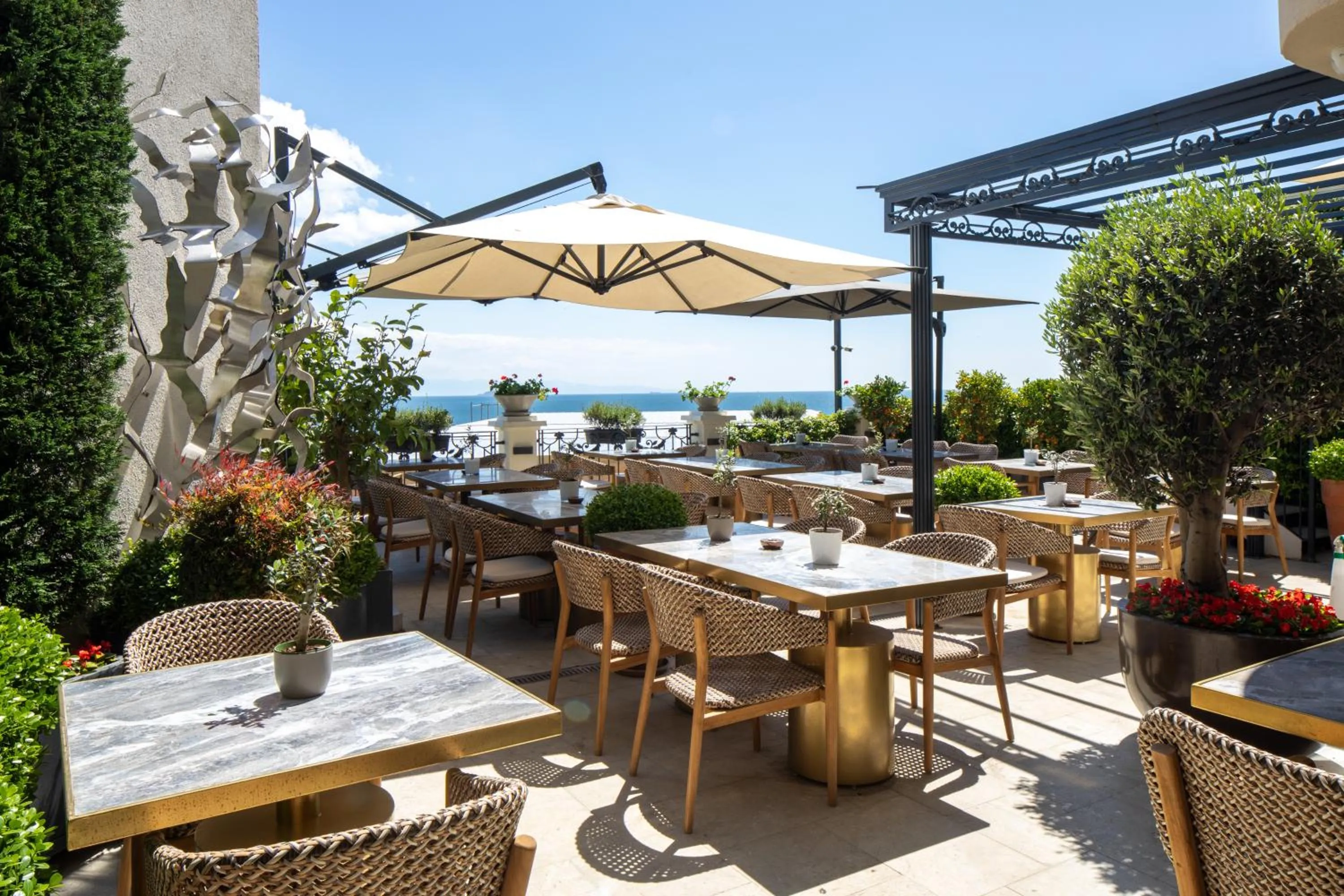 Restaurant/places to eat in Mula Hotel