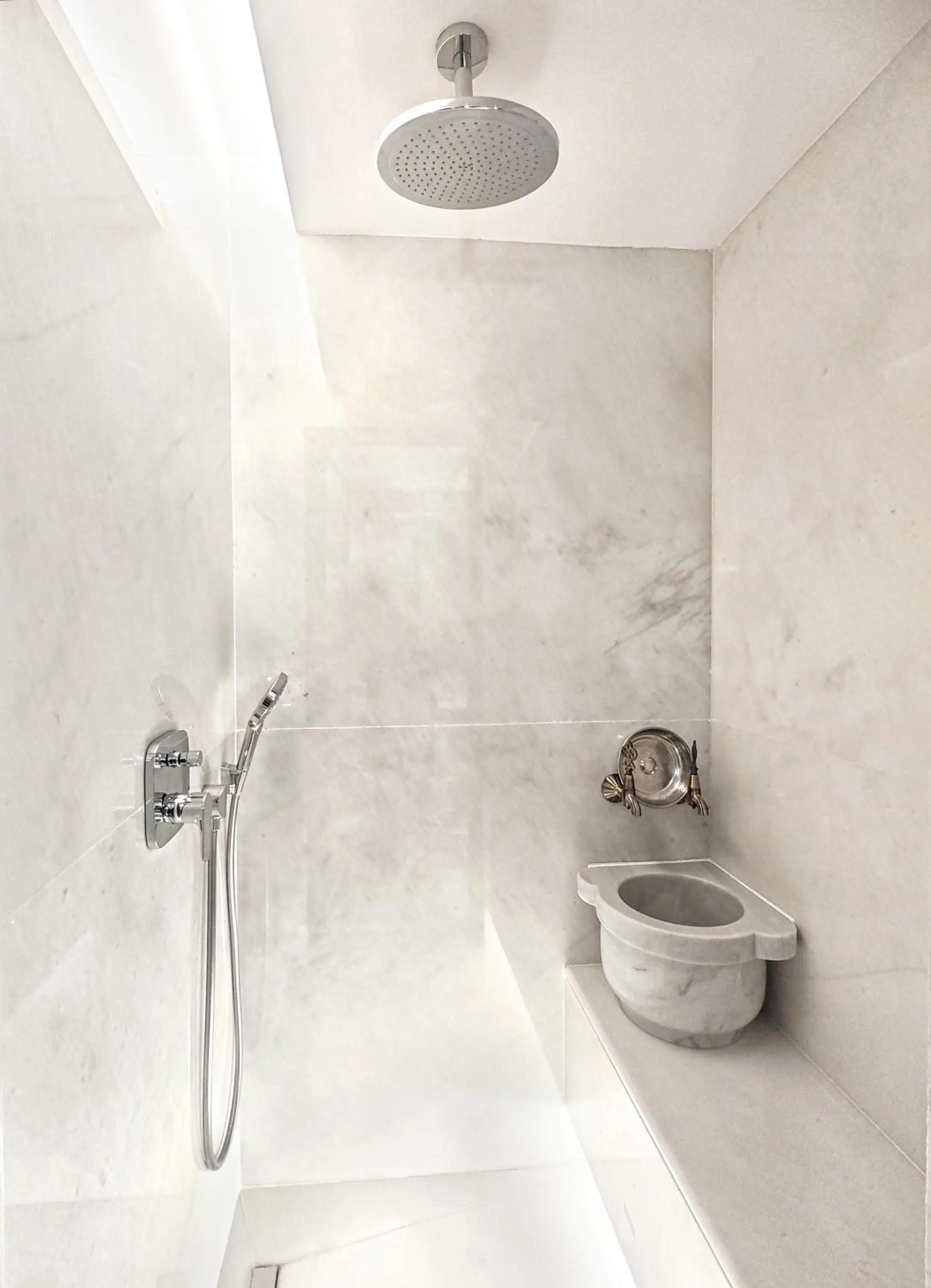 Toilet in Mula Hotel