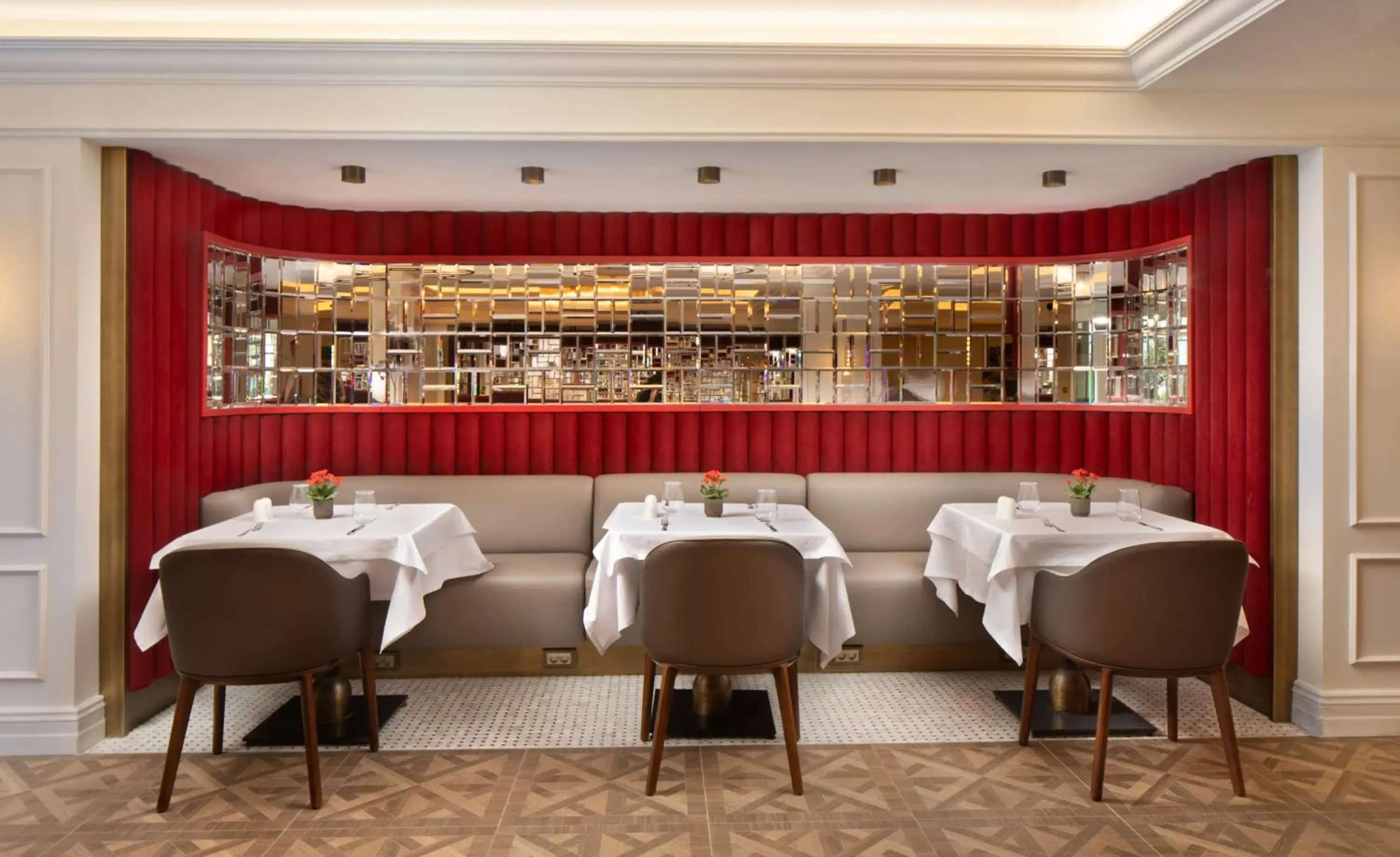 Restaurant/places to eat in Mula Hotel Restaurant/places to eat in Mula Hotel