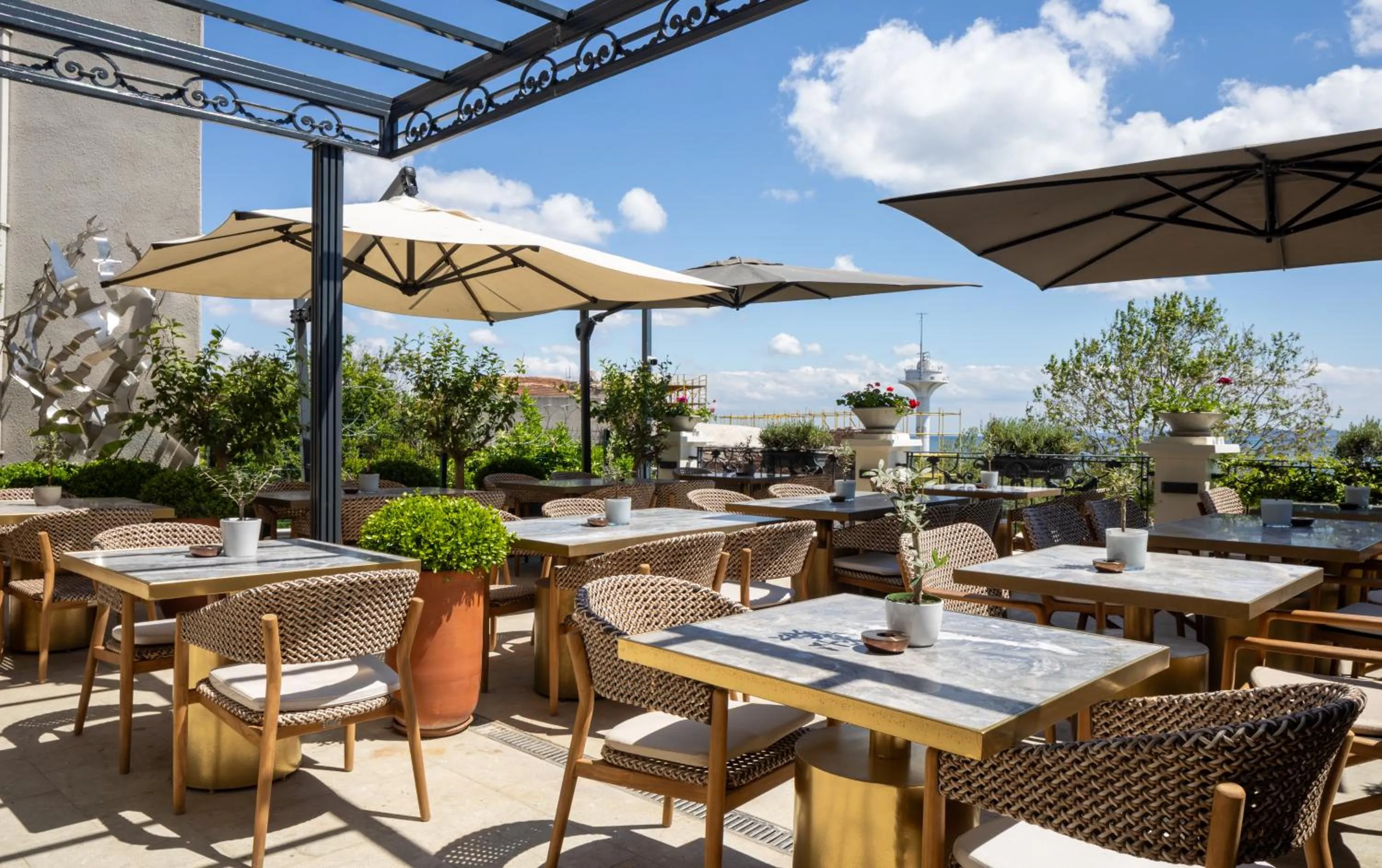 Restaurant/places to eat in Mula Hotel