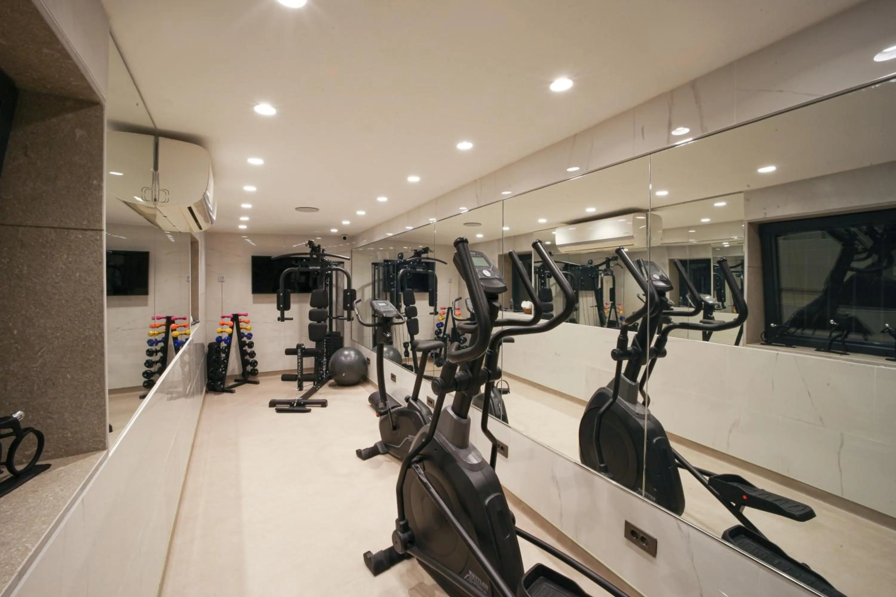 Fitness centre/facilities in Mula Hotel
