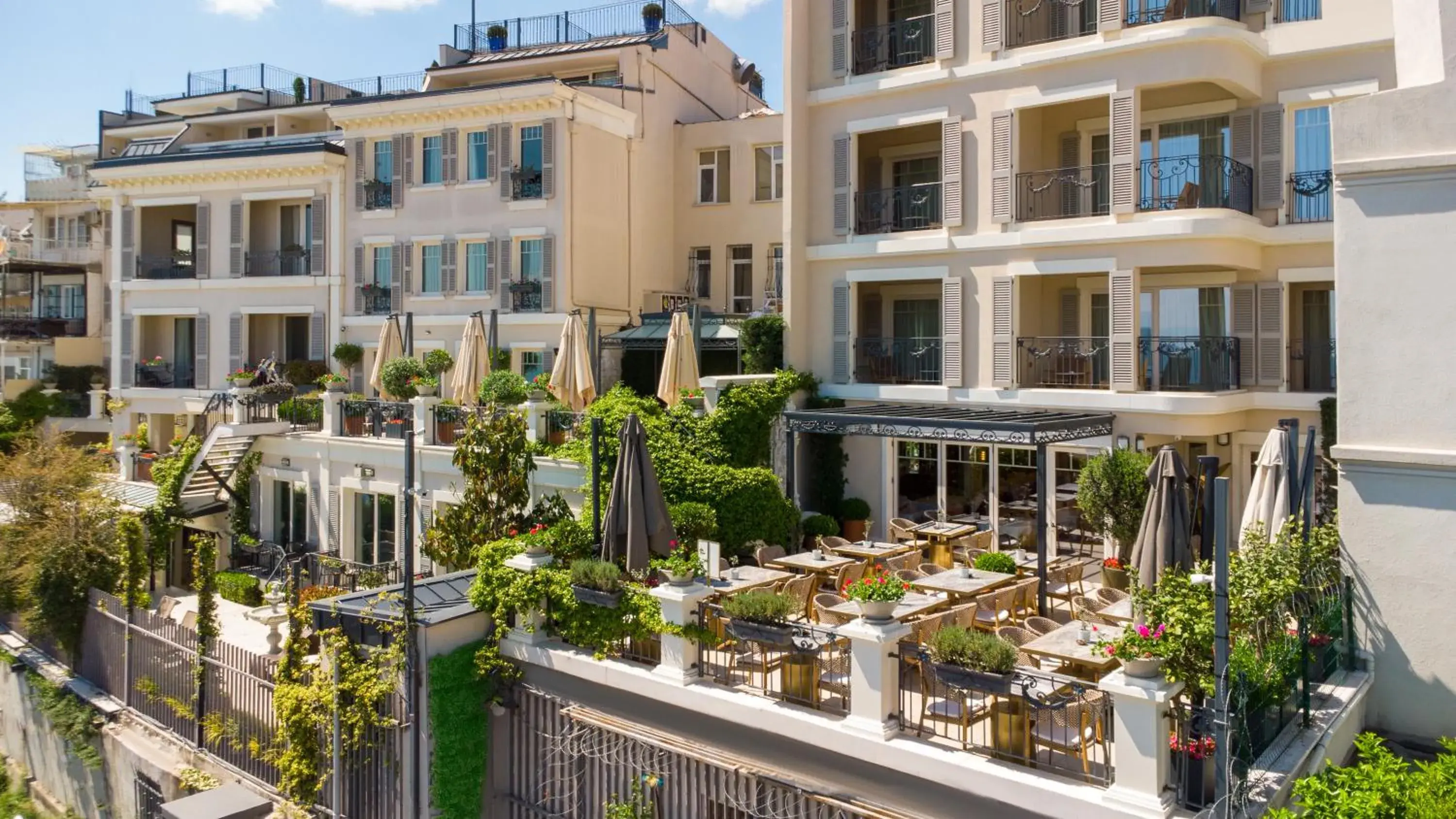 Property building in Mula Hotel Property building in Mula Hotel