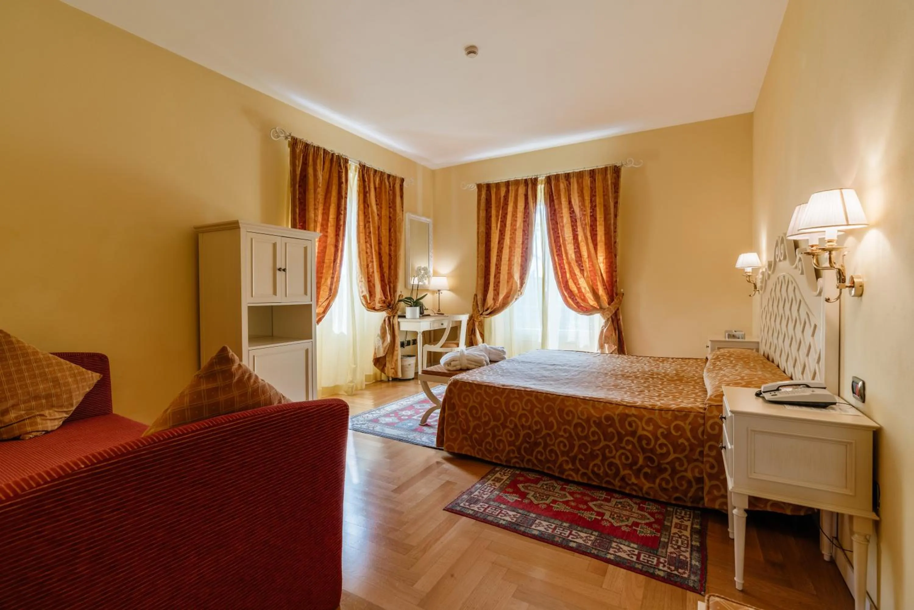 Bedroom, Bed in Villa Sofia Hotel