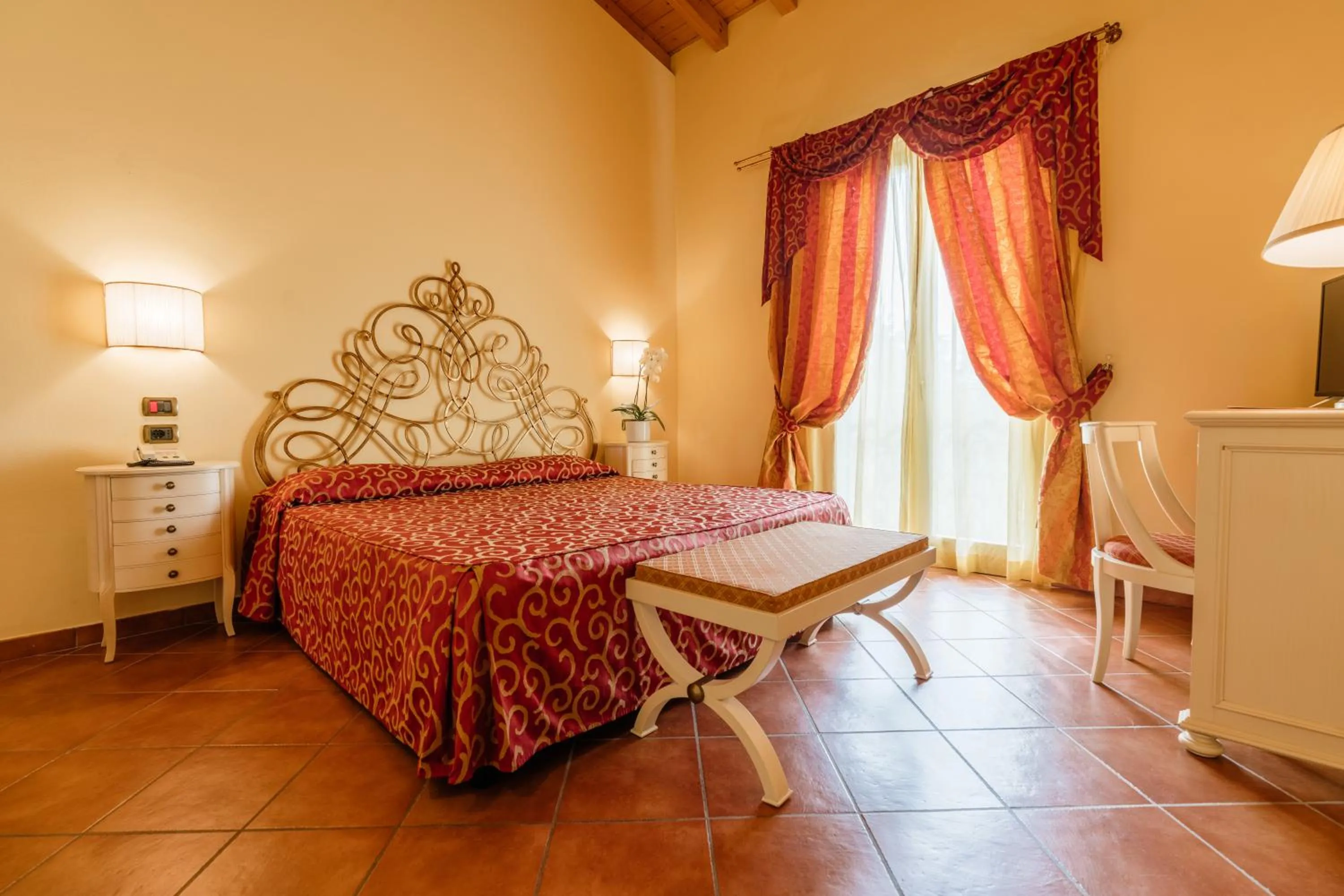 Bedroom, Bed in Villa Sofia Hotel