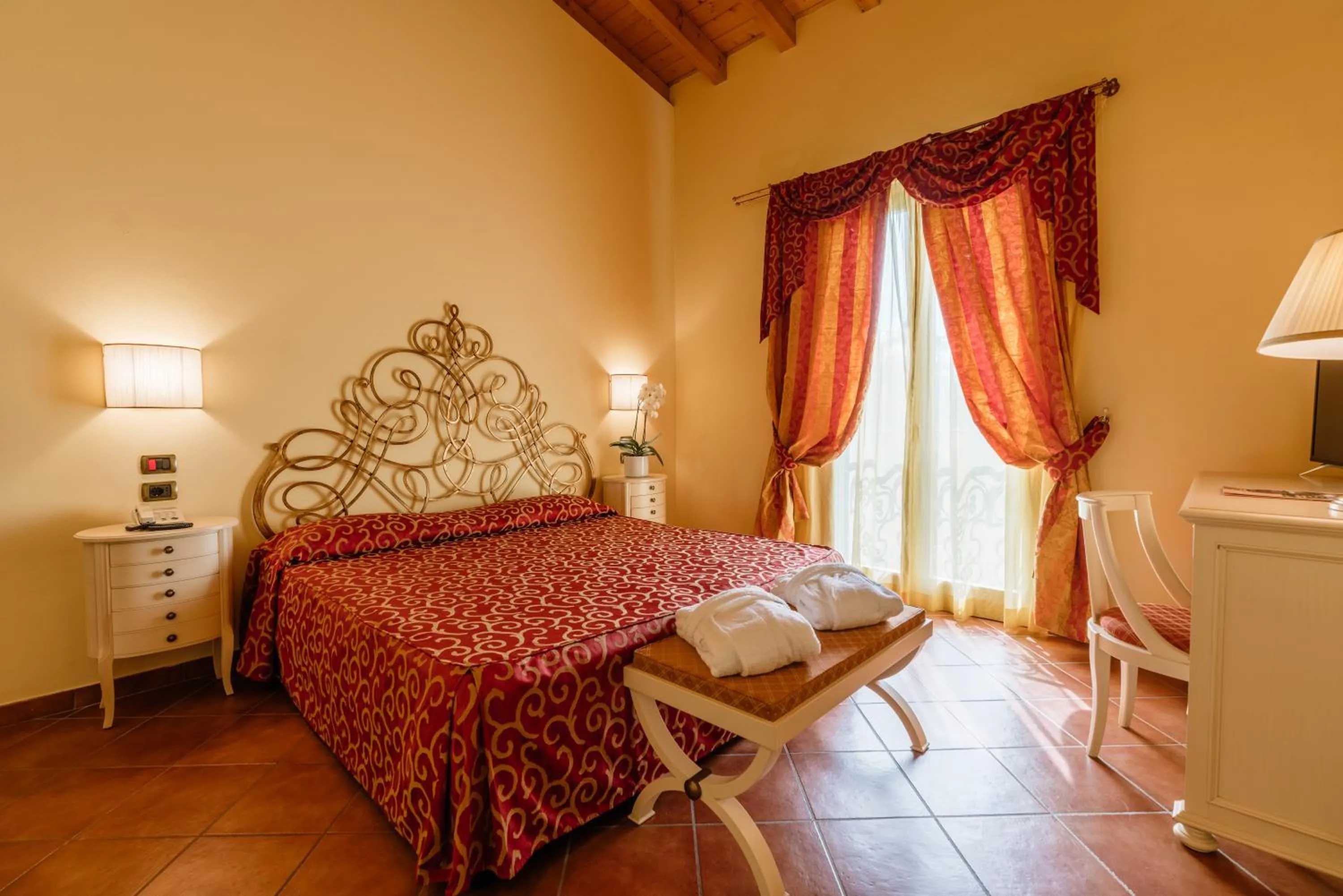 Bedroom, Bed in Villa Sofia Hotel