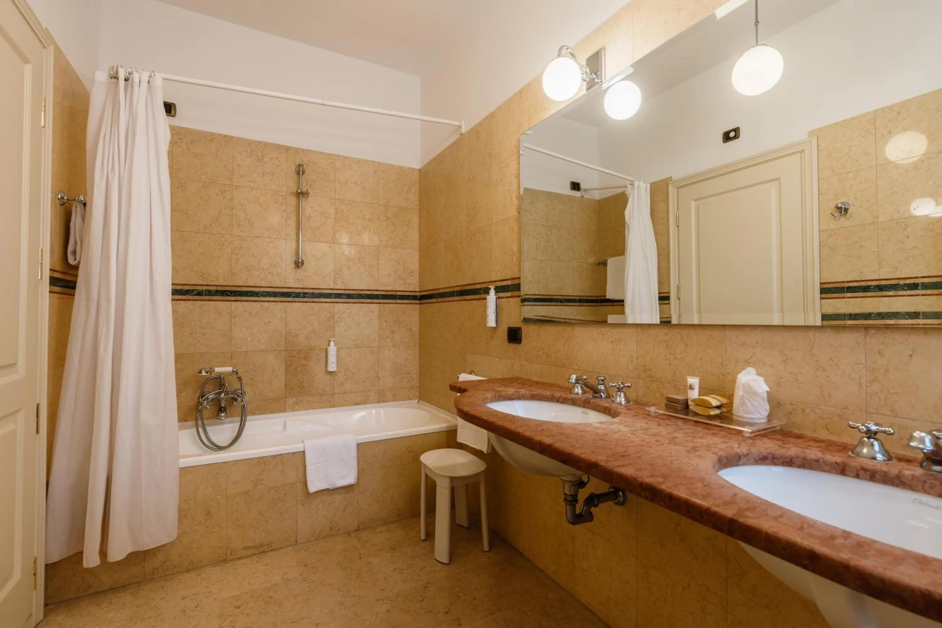 Bathroom in Villa Sofia Hotel