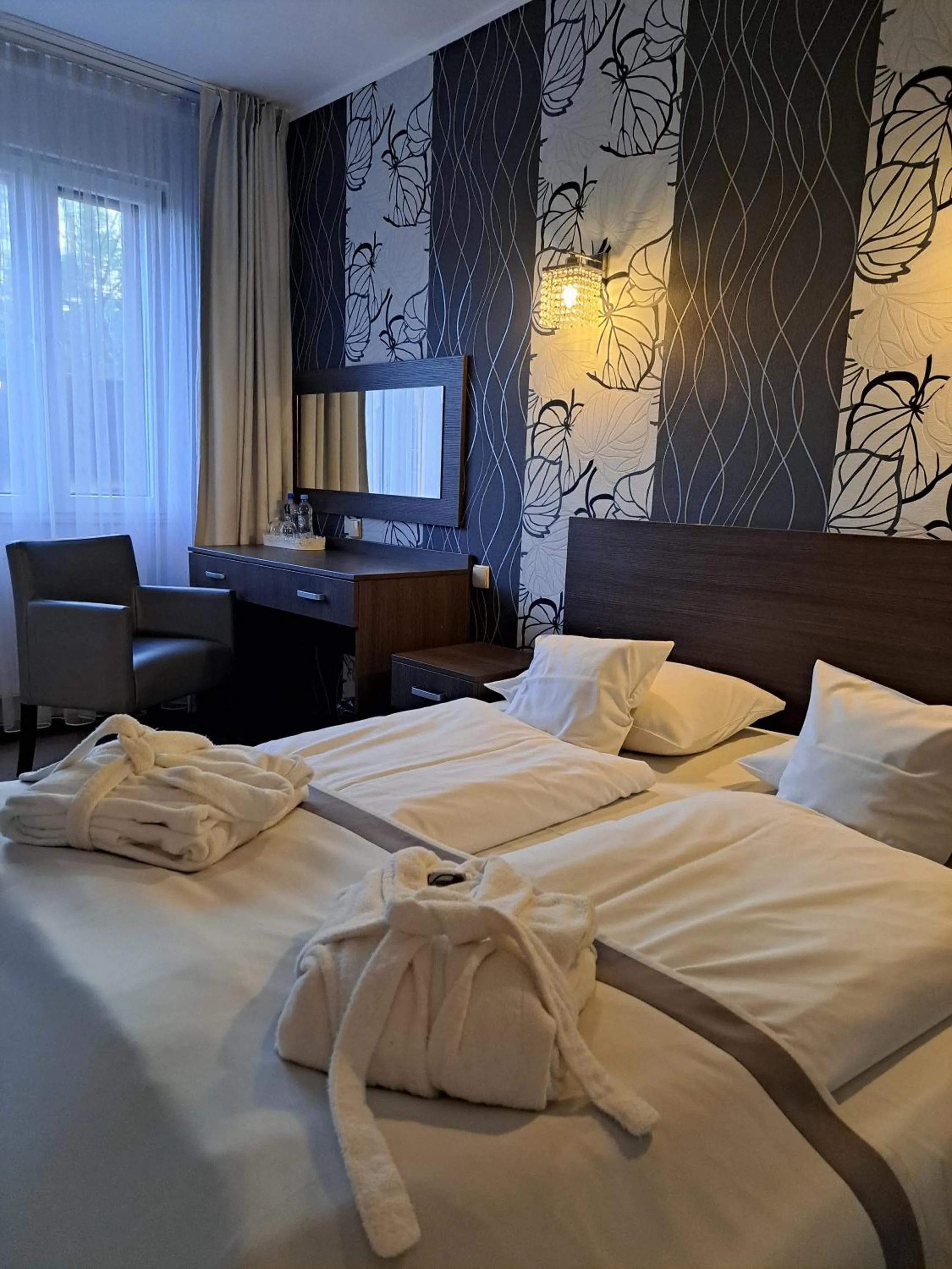 Bed in A&A PRESTIGE Spólka z Ograniczoną Odpowiedzialnością